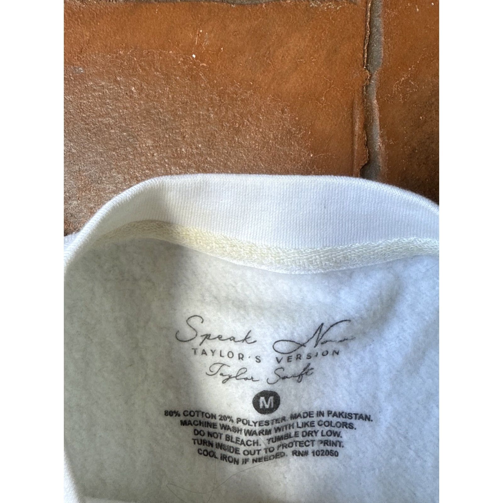 Vintage **Taylor Swift Speak Now Era Cream Sweatshirt Women's Medium** User: Taylor Swift Speak Now Era Cream Sweatshirt Women's Medium Size M / US 6-8 / IT 42-44 - 2 Thumbnail