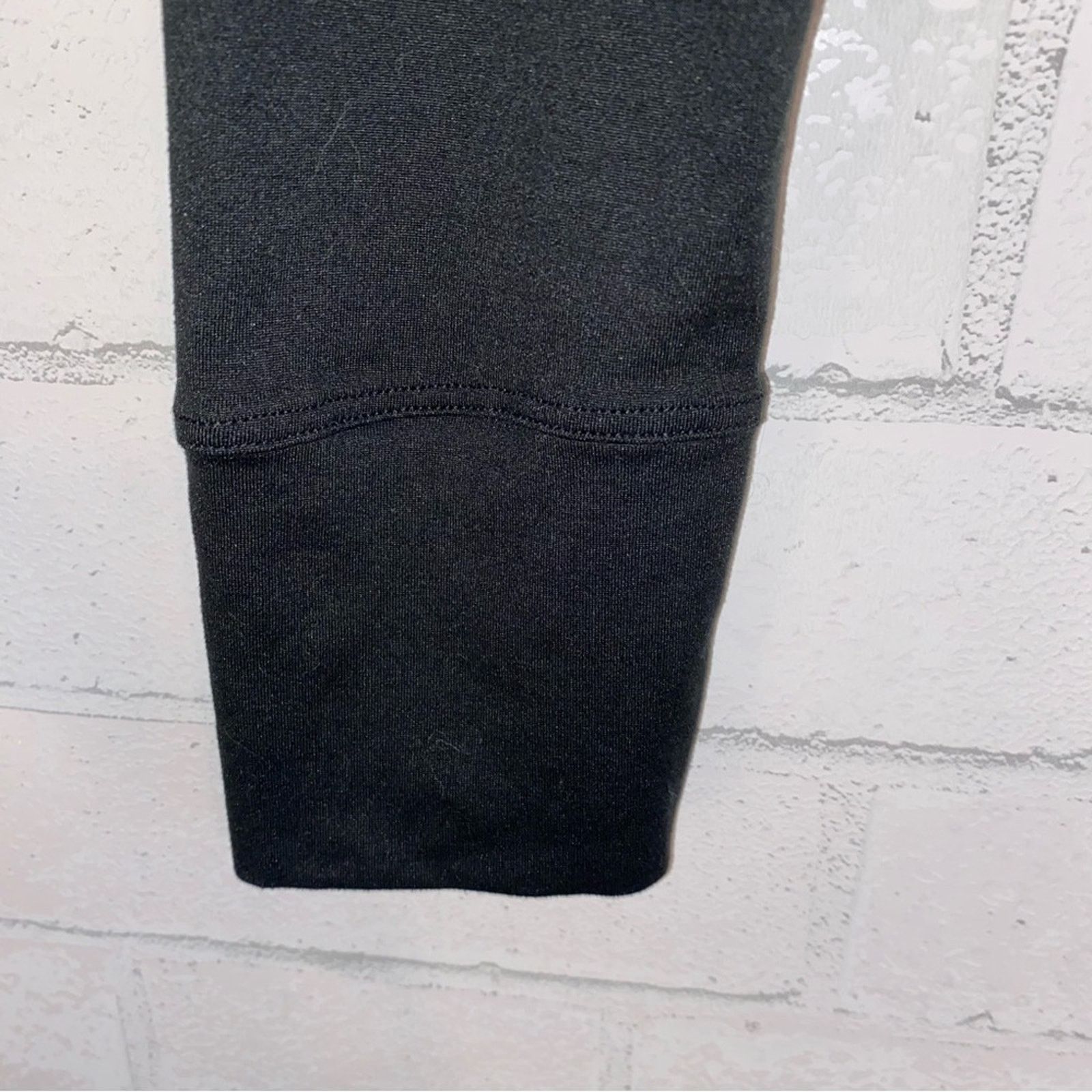 Vuori VUORI $85 LUX Long Sleeve Crop Mock Tee Blk MEDIUM EUC Size M / US 6-8 / IT 42-44 - 8 Thumbnail