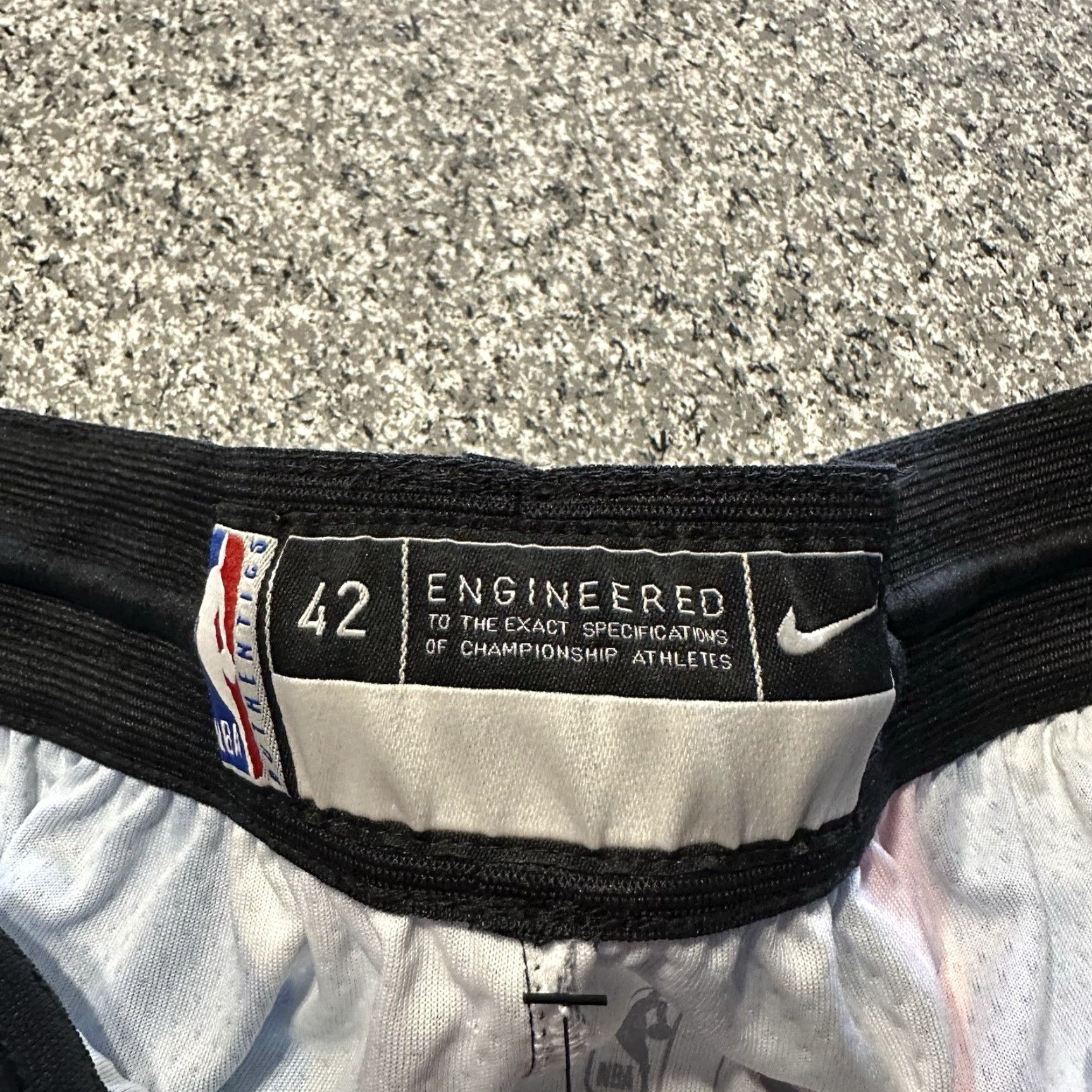 Nike Nike x KAWS Brooklyn Nets City Edition Shorts Mens XL Black Nike Shorts City Edition Nets 2010s? Size US 36 / EU 52 - 3 Thumbnail