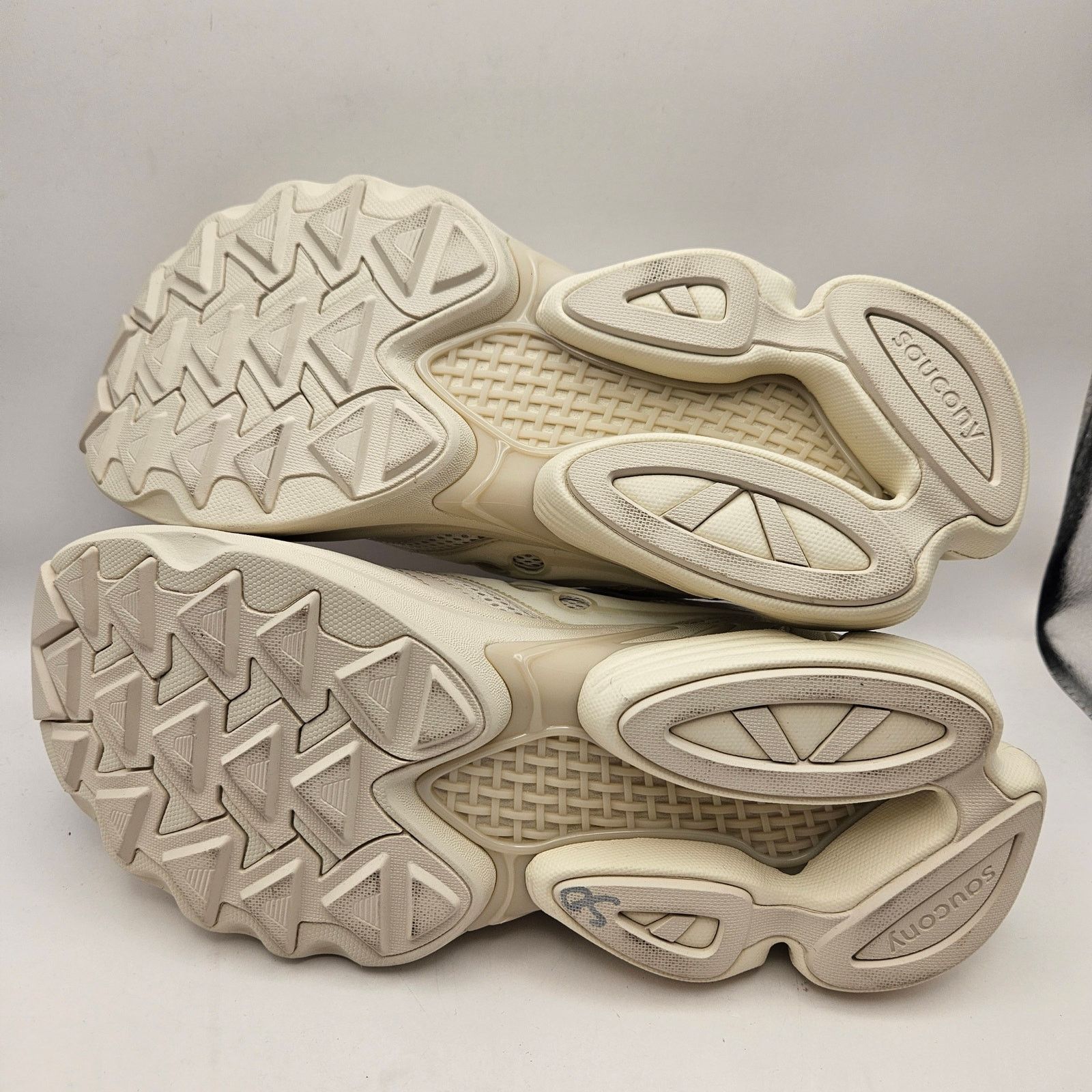 Saucony SAUCONY UNISEX 9.5 PROGRID TRIUMPH 4 CREAM IVORY MESH RUN Size US 9.5 / EU 42-43 - 5 Thumbnail