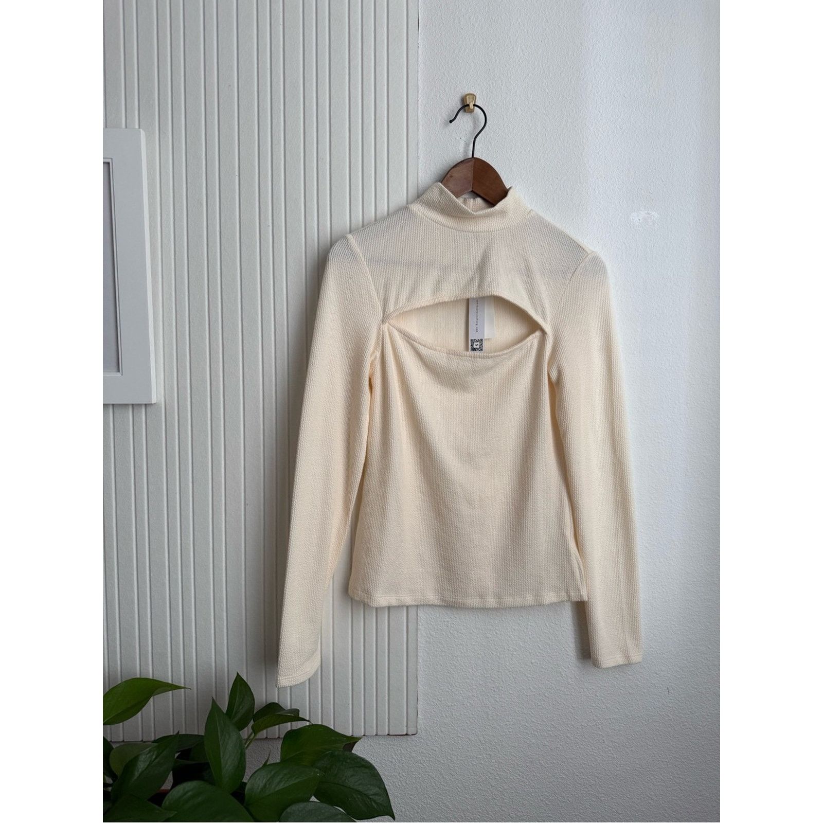 Sanctuary Sanctuary Cream Knit Mock Neck Long Sleeve Cutout Top Size M / US 6-8 / IT 42-44 - 2 Thumbnail
