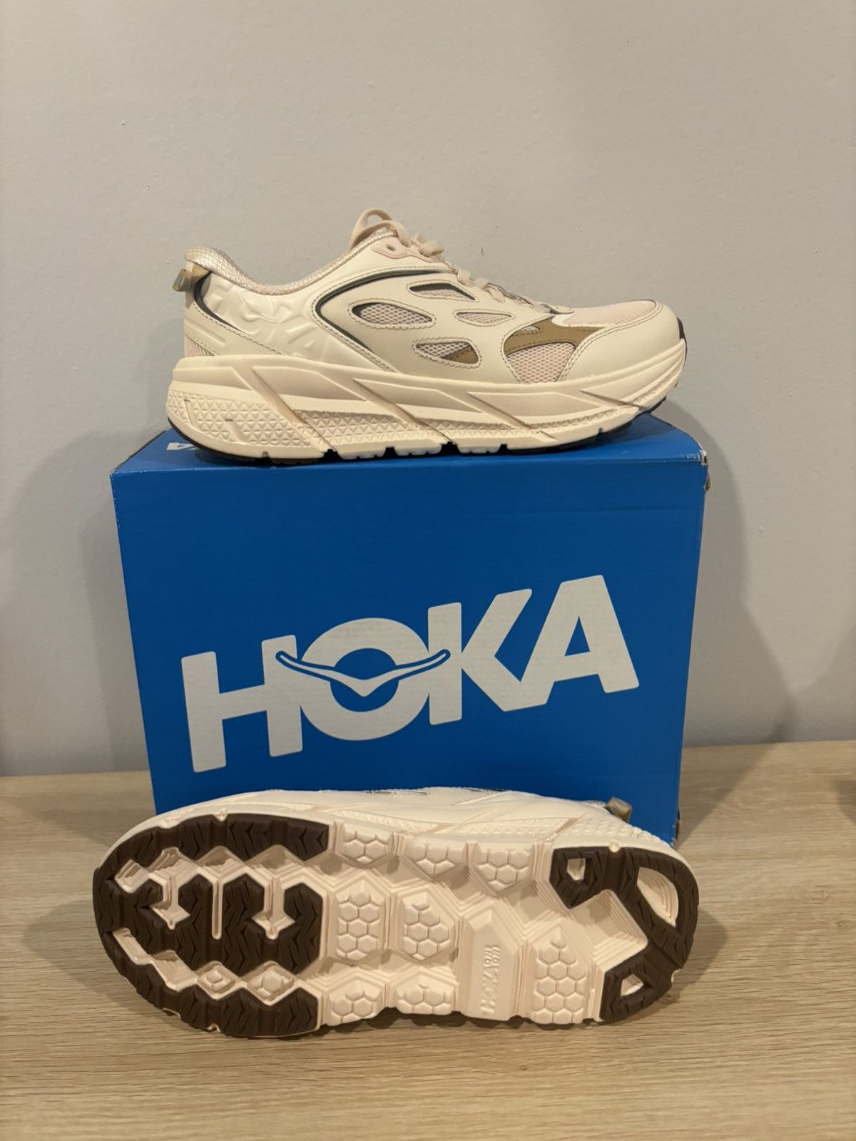 Hoka Hoka one Clifton L “Vanilla Wheat” - Size 8.5W - ships fast! Size US 8.5 / IT 38.5 - 2 Thumbnail