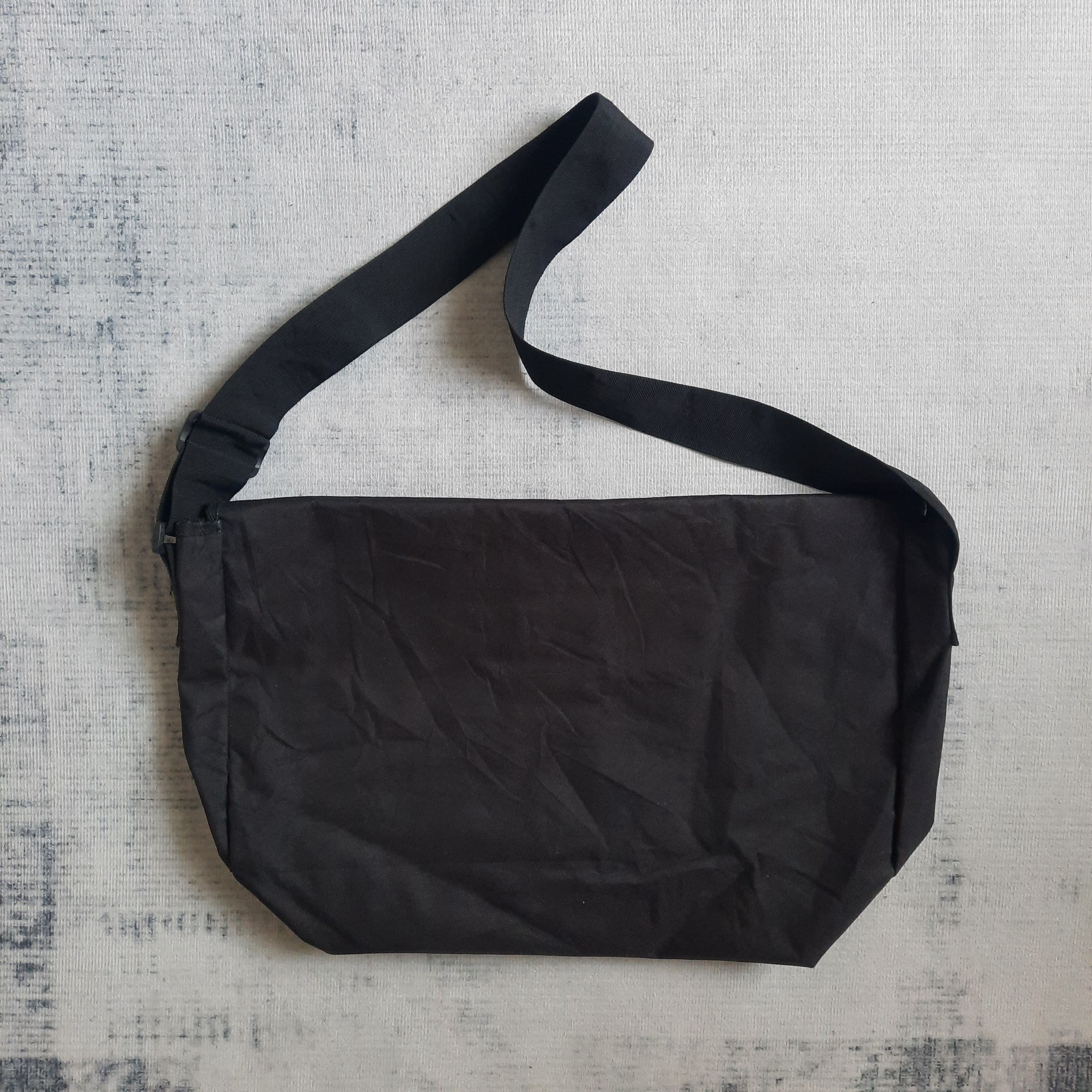 Japanese Brand 🔥Vintage t&c surf design patch design messenger sling bag Size ONE SIZE - 2 Thumbnail