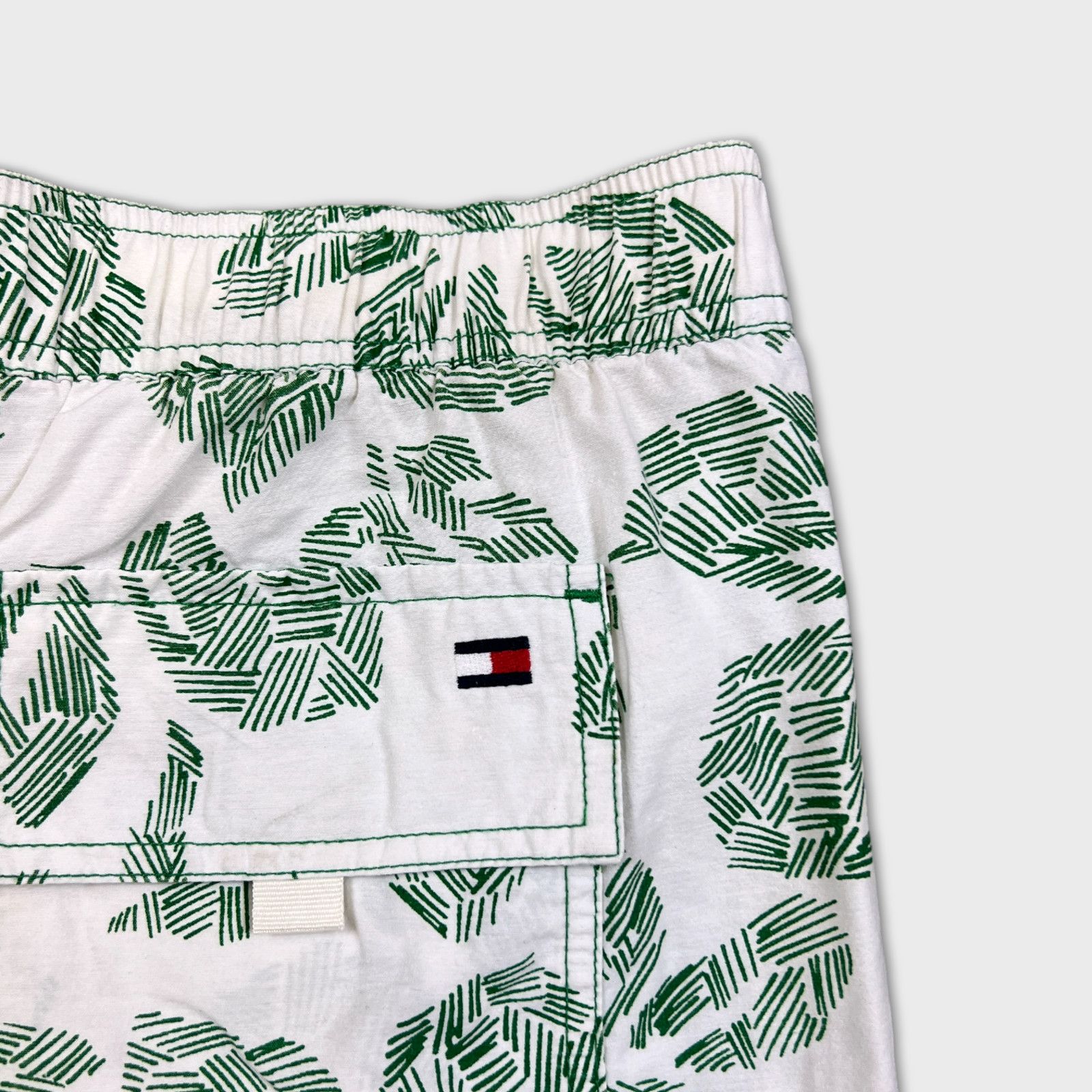 Tommy Hilfiger × Vintage Tommy Hilfiger Shorts Medium Pocketed Lined Swimming Trunks Size US 34 / EU 50 - 7 Thumbnail