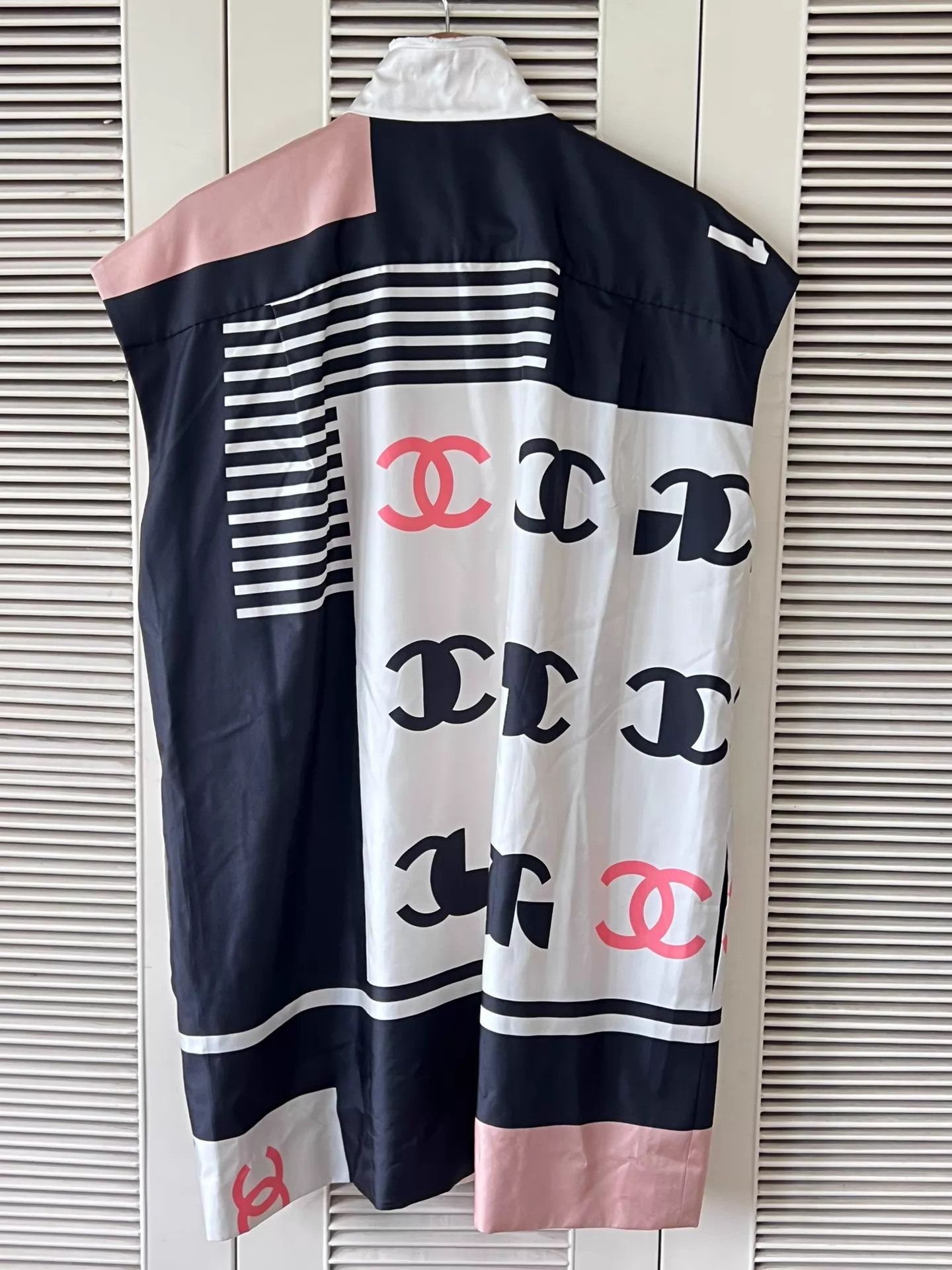 Chanel CHANEL Color Blocked Logo Sleeveless Shirt 38 Size S / US 4 / IT 40 - 2 Thumbnail