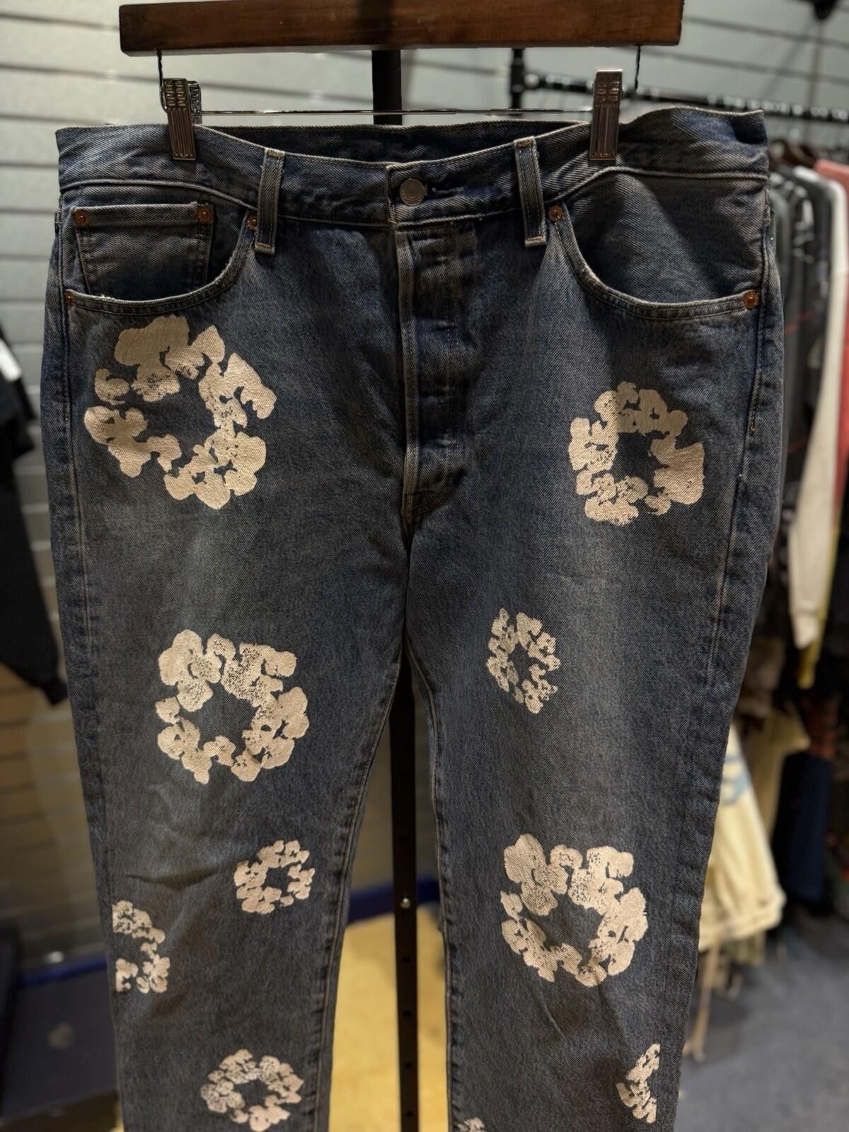 DENIM TEARS Denim Tears Light Washed Blue Cotton Wreath Jeans Size 36x34 Size US 36 / EU 52 - 5 Thumbnail