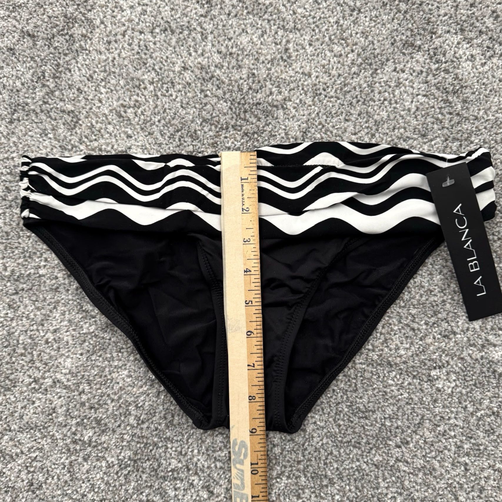 Vintage La Blanca Bikini Bottom 6 Swim Resort Coastal Chic Abstract Wave Ruched Classic Women Black Nylon Bikini Bottom Style Classic 6 Women Bikini Bottom Size 28" / US 6 / IT 42 - 4 Thumbnail