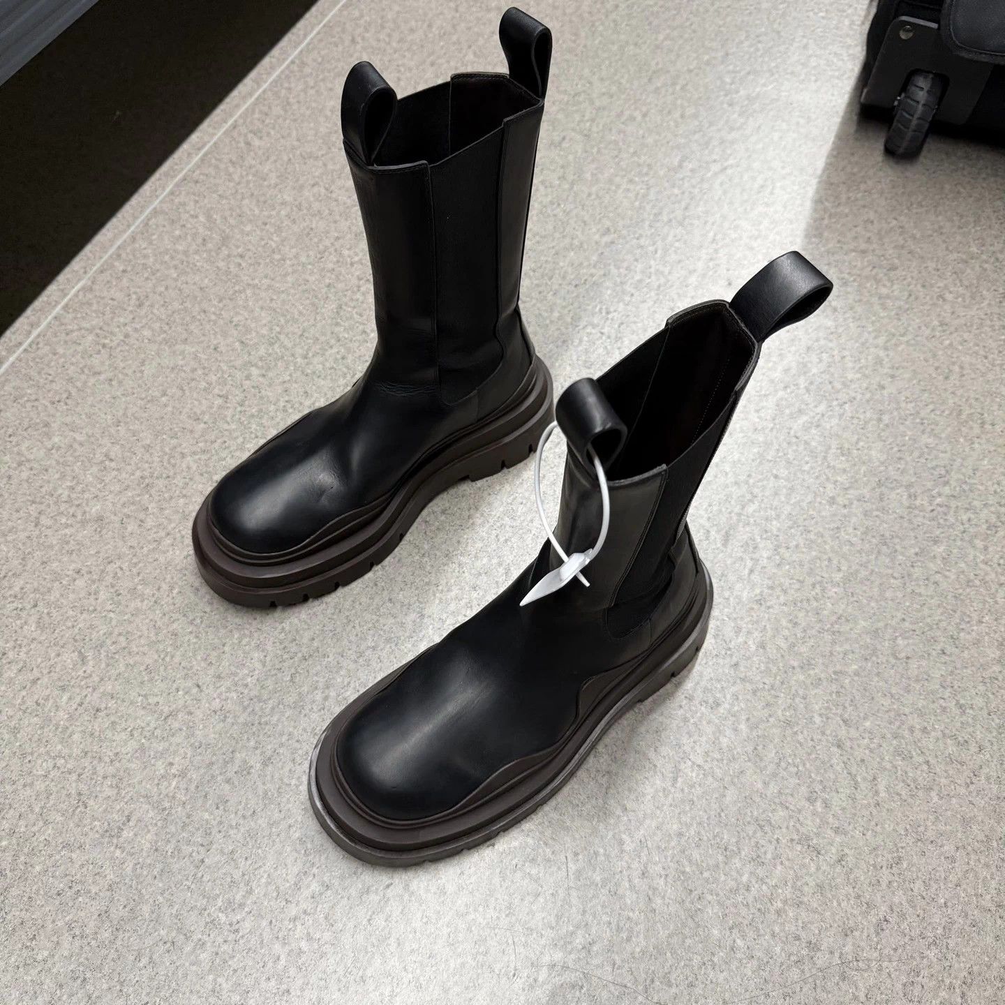 Bottega Veneta BV Black Brown Chelsea Boots Size 38 Mint Worn Twice Size US 8 / IT 38 - 1 Thumbnail