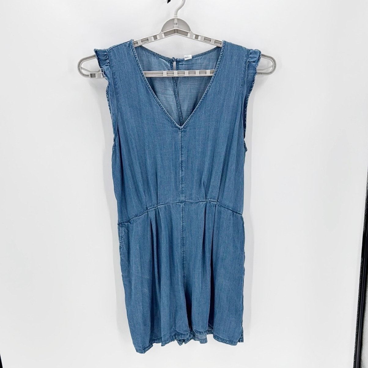 Old Navy Old Navy chambray Lightweight Denim Sleeve Romper size XL Size 36" / US 14 / IT 50 - 1 Thumbnail