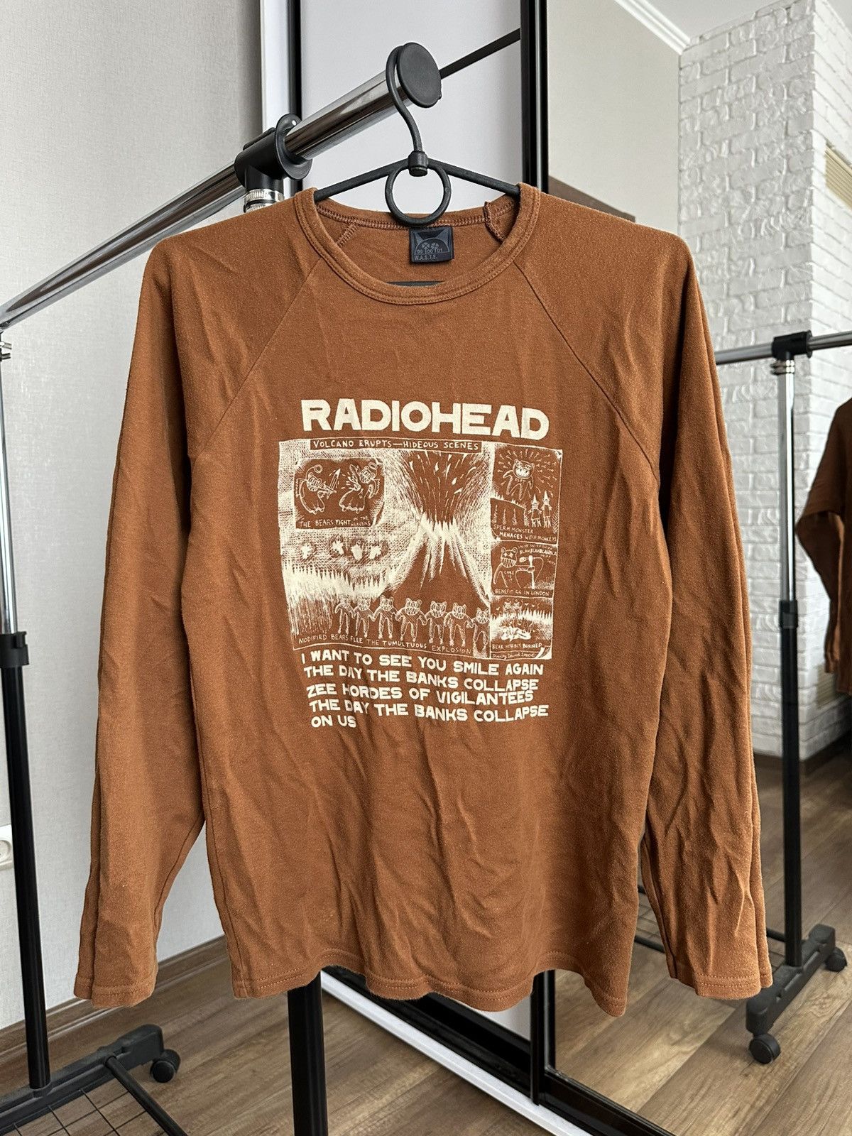 Band Tees 2000 Radiohead Volcano Erupts Vintage Band Long Sleeve Tee Size US S / EU 44-46 / 1 - 3 Thumbnail
