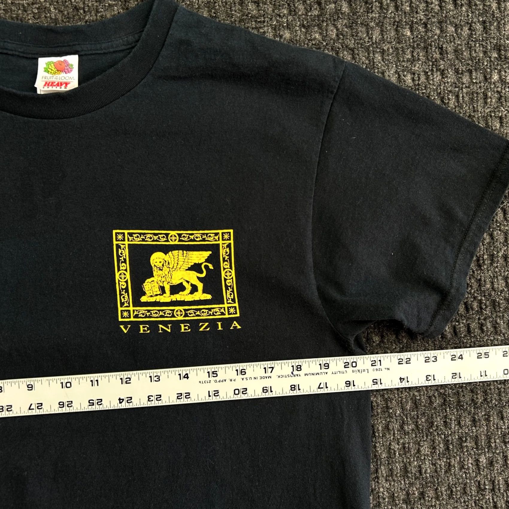 Fruit Of The Loom VINTAGE Fruit of the Loom T-Shirt Black L 90s Italy Venezia Travel Puff Print Graphic Print Crew Neck Unisex Adults Size US L / EU 52-54 / 3 - 4 Thumbnail