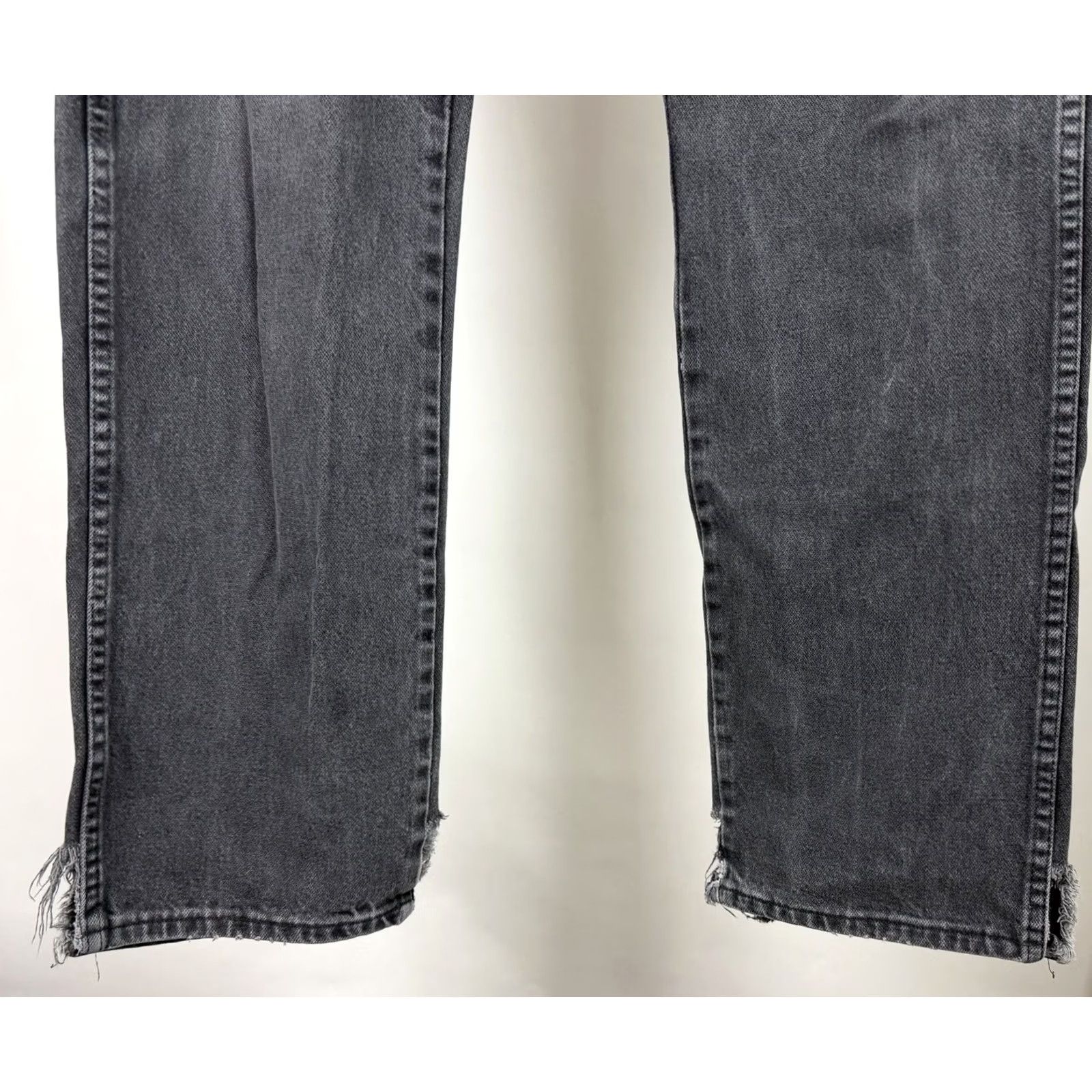 Wrangler VINTAGE Wrangler 13MWZ Jeans Mens 35x34 Faded Black Denim Distressed Cowboy Cut Straight 5-Pocket Denim N/A Mens Size US 35 - 6 Thumbnail