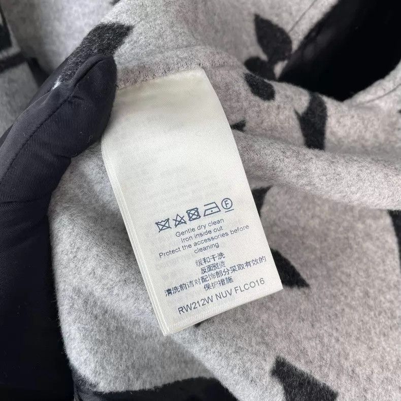 Louis Vuitton Louis Vuitton Cashmere Logo-covered bathrobe coat Size XXS / US 00 / IT 34 - 9 Thumbnail