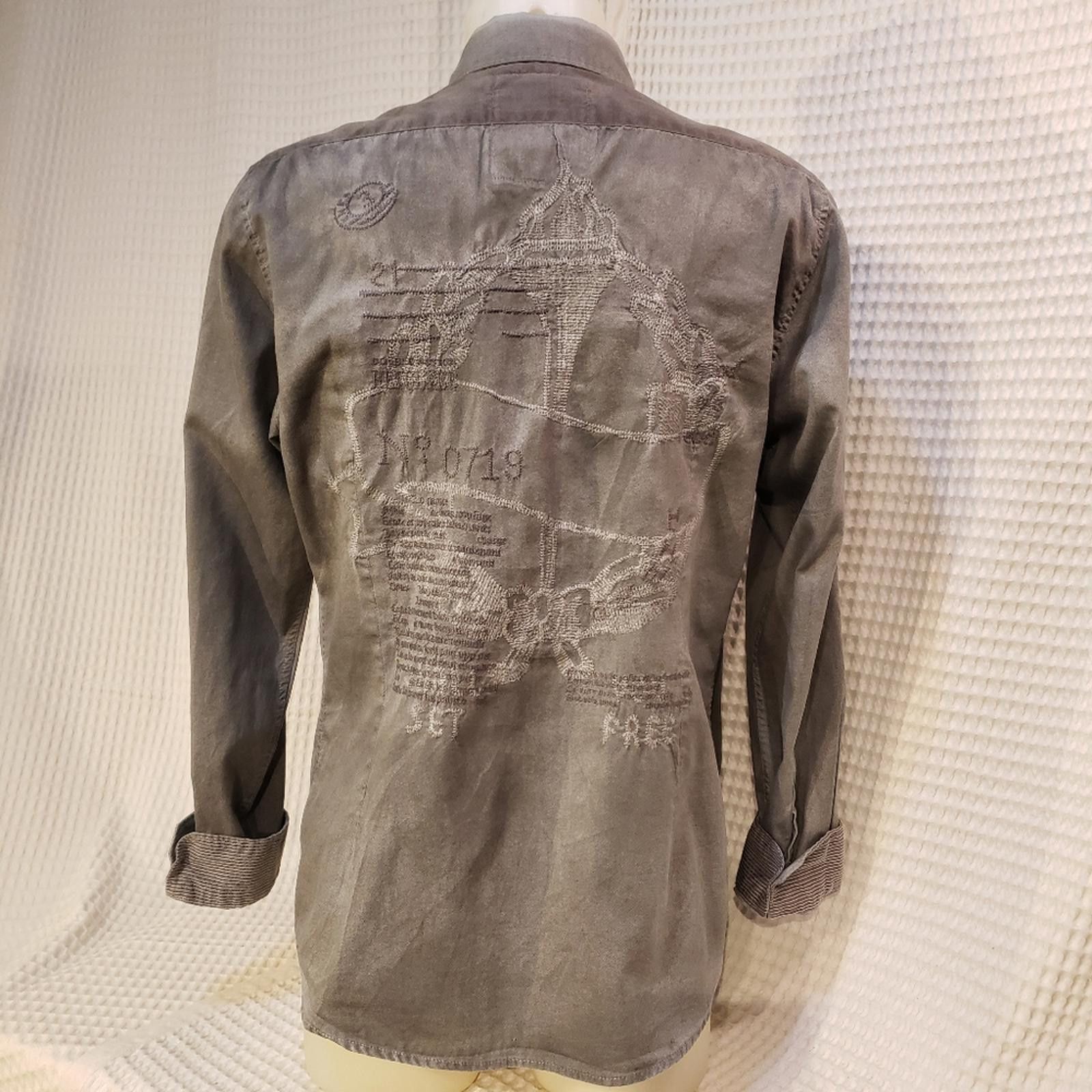 Guess GUESS Grey Embroidered Button Up Shirt Size M Size US M / EU 48-50 / 2 - 4 Thumbnail