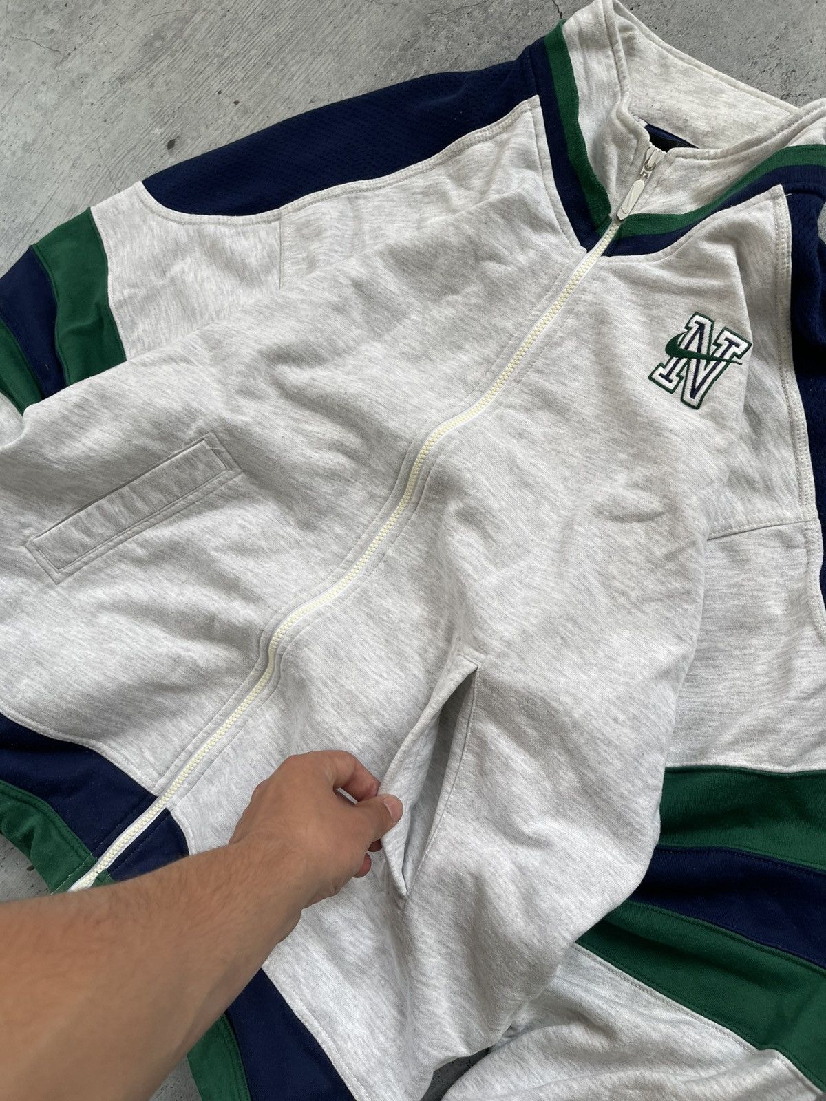 Nike × Vintage 00s Nike Vintage Big Logo Streetwear Zip Size US L / EU 52-54 / 3 - 4 Thumbnail