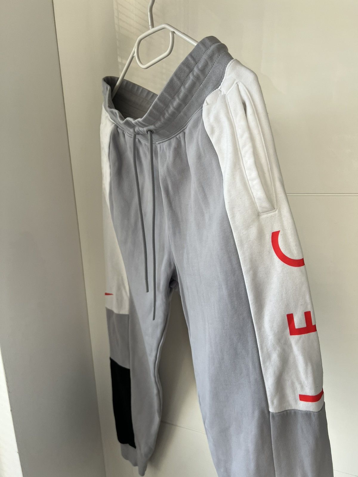 Nike Nike X LFC Liverpool Football Club Big Logo Drill Joggers Size US 32 / EU 48 - 5 Thumbnail