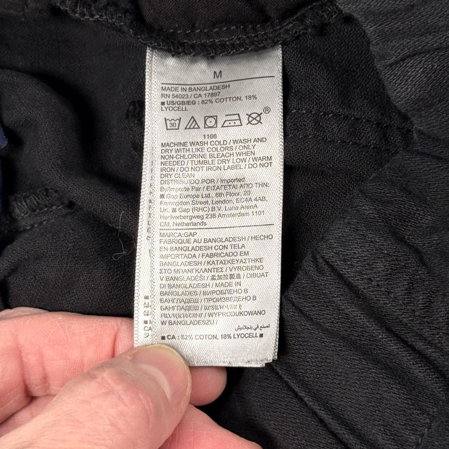 Gap Gap Cargo Pants Black Twill Elastic Waist Relaxed Straight Leg M Womens 30in Inseam 28in 90s Grunge Utilitarian Casual Workwear Style: S/541219-03 Size 32" / US 10 / IT 46 - 6 Thumbnail
