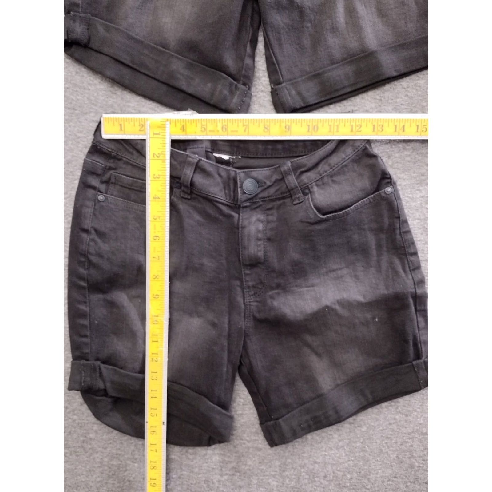 Vintage Women's 2-Pack Mid Rise Cotton Blend Jeans Shorts Bermuda Dark Black Denim Stretch Pockets Zip 2 Bermuda City College Casual Womens Size 26" / US 2 / IT 38 - 4 Thumbnail