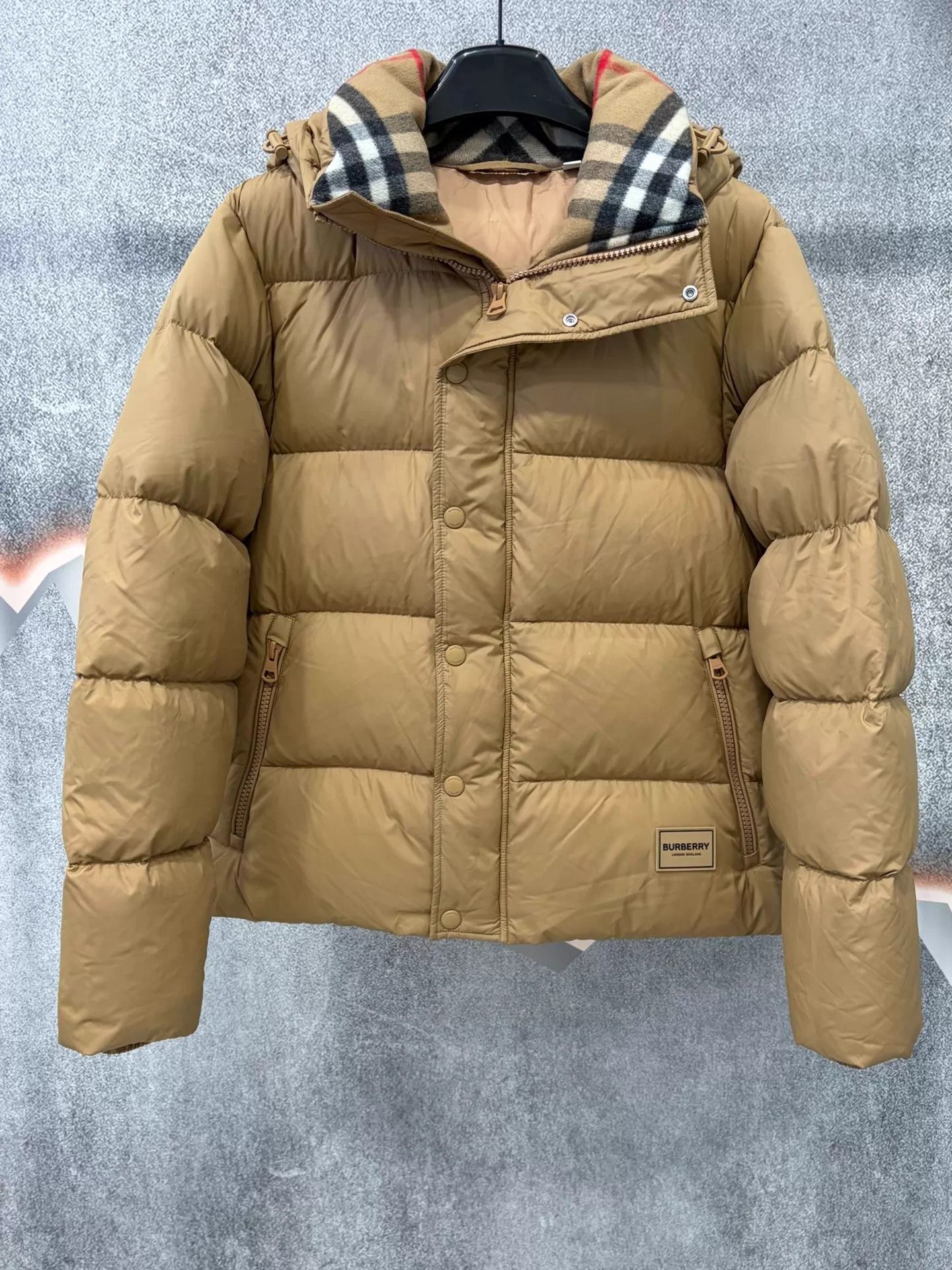 Burberry Burberry Men's M Puffer Jacket Size US M / EU 48-50 / 2 - 1 Thumbnail