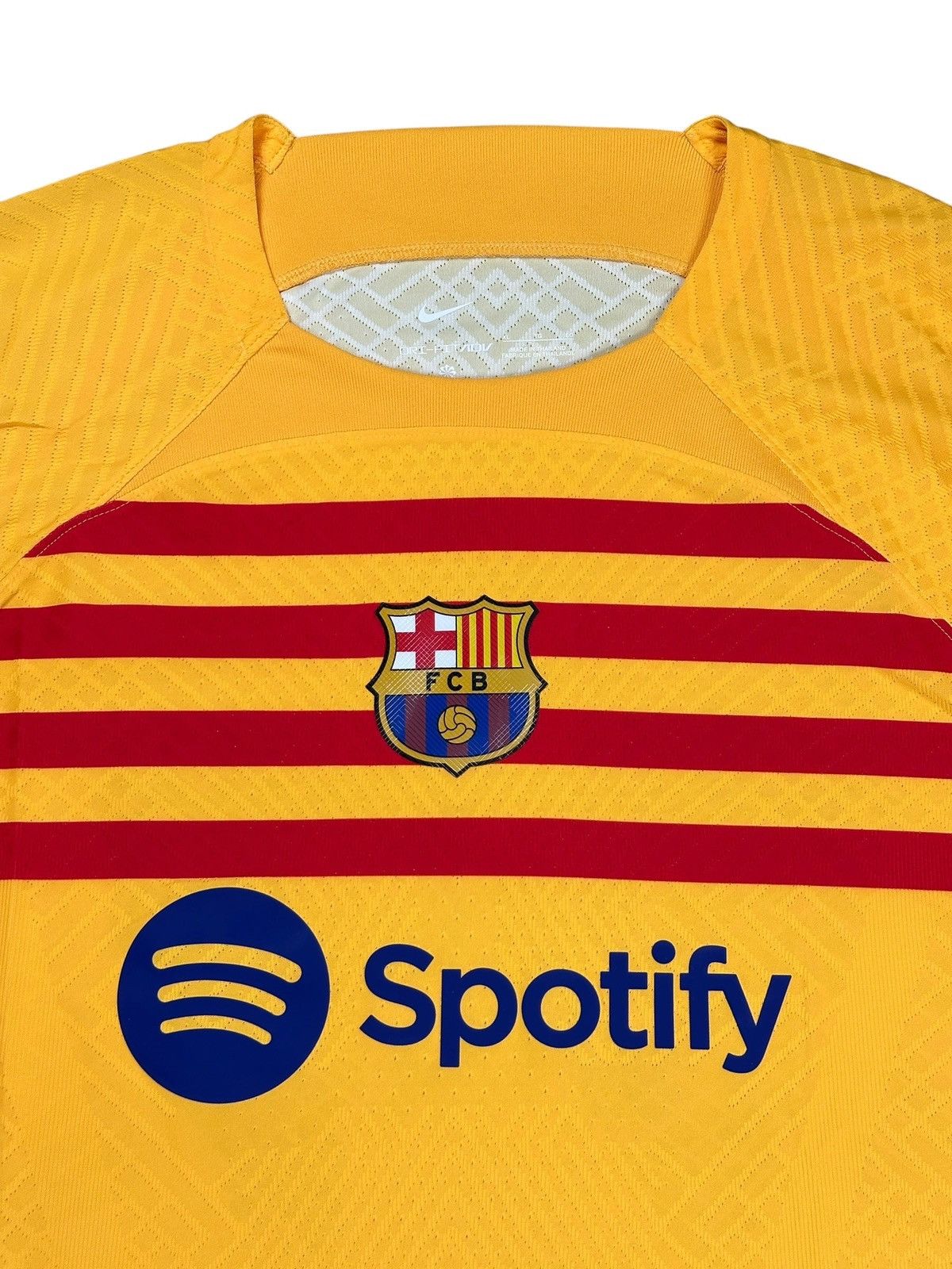 Nike Barcelona 2023/24 Lamine Yamal Fourth Soccer Jersey Size US XL / EU 56 / 4 - 4 Thumbnail