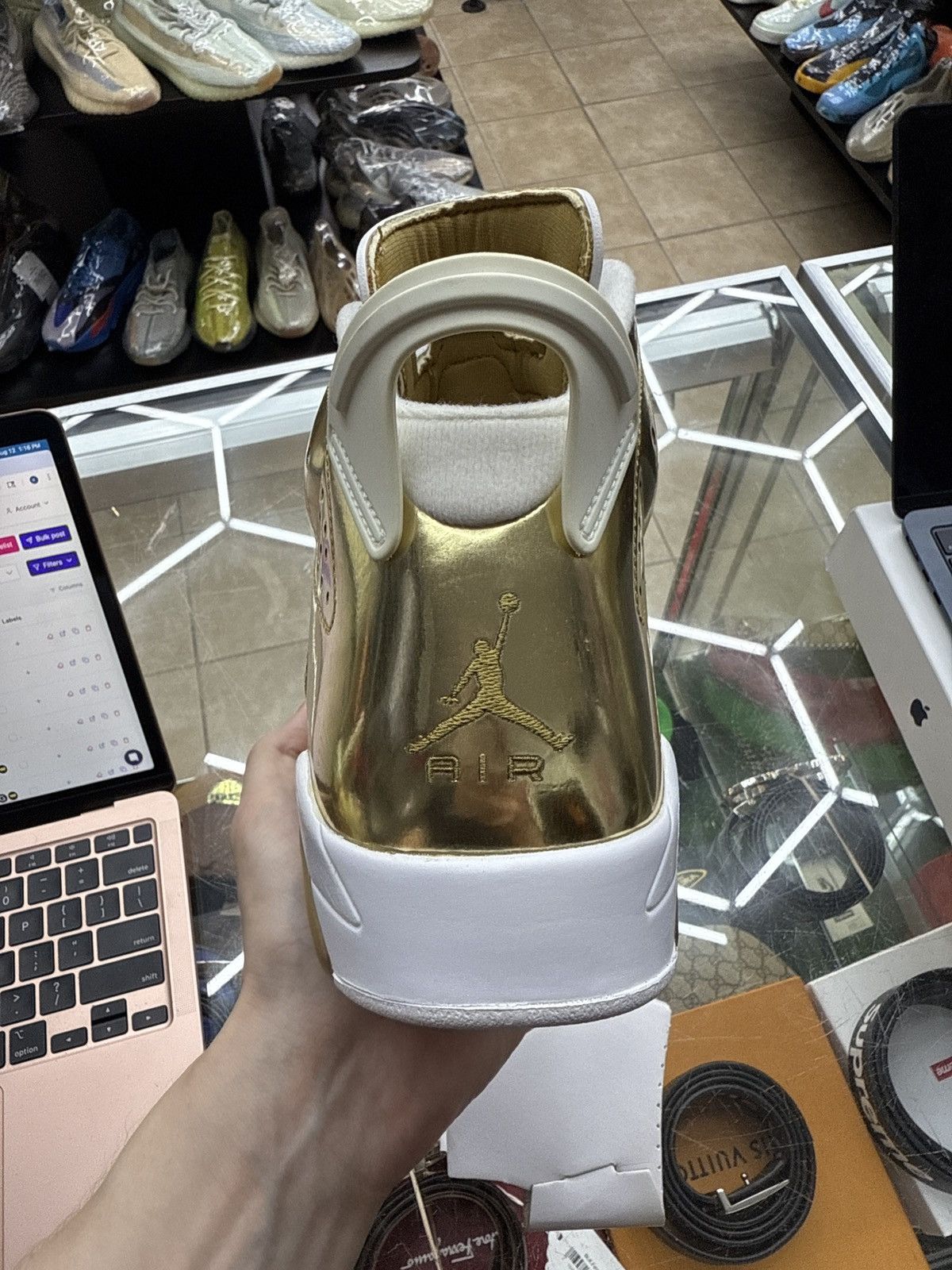 Jordan Brand Size 10 - Air Jordan 6 Retro Pinnacle (854271-730) Size US 10 / EU 43 - 14 Thumbnail