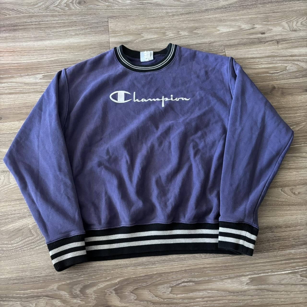 Champion Crazy Vintage Y2K/2000s Purple Champion Streetwear Essential Crewneck! Size XL Size US XL / EU 56 / 4 - 1 Thumbnail