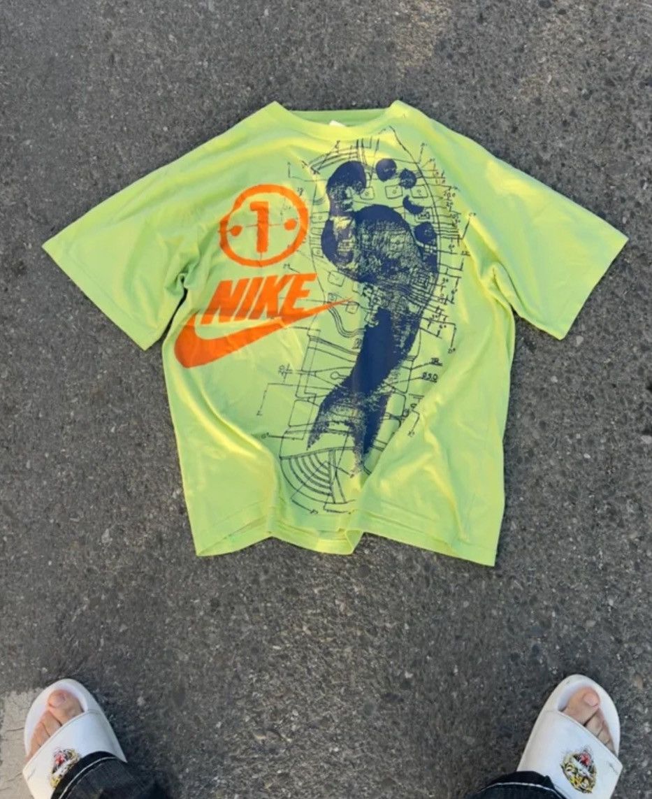 Nike vintage late 80s early 90s Nike footprint deconstruction tee Size US XL / EU 56 / 4 - 6 Thumbnail