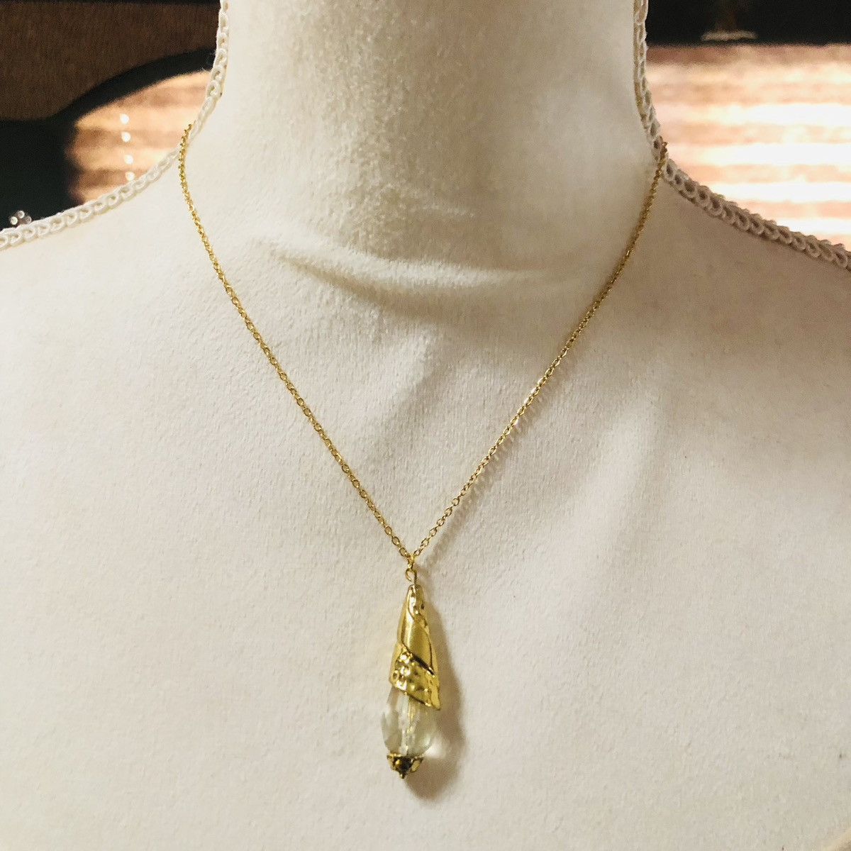 Handmade Handcrafted vintage gold cap aurora borealis necklace Size ONE SIZE - 2 Thumbnail