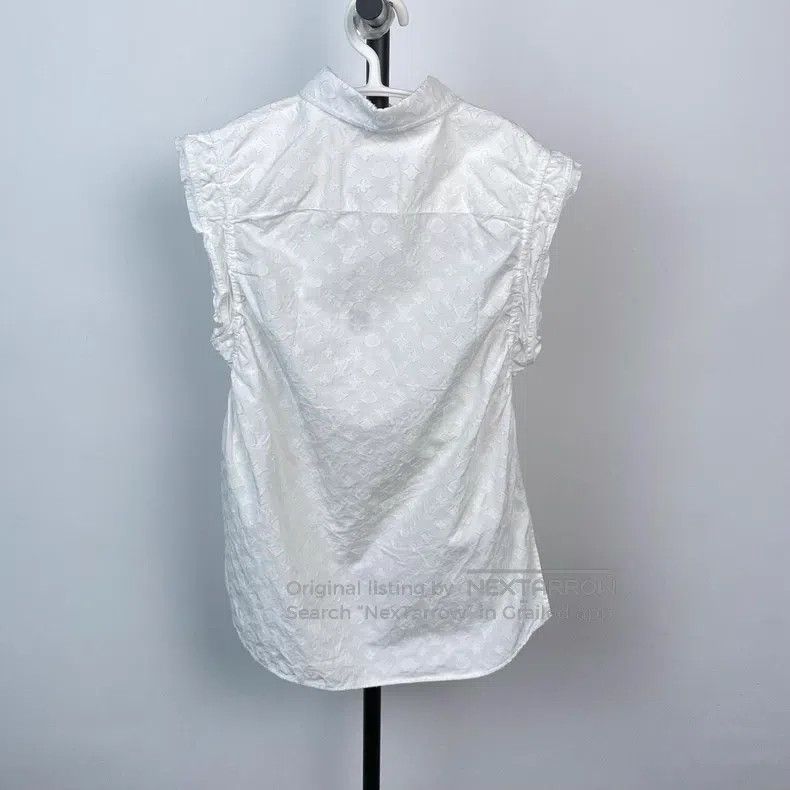 Louis Vuitton Louis Vuitton Embossed print sleeveless shirt Size XXS / US 00 / IT 34 - 2 Thumbnail