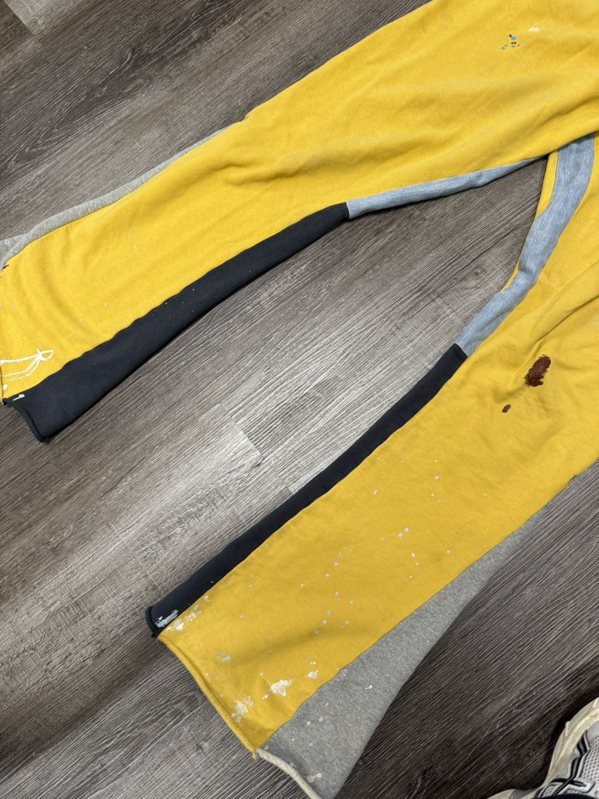 Gallery Dept. Gallery Dept Yellow Flare Sweatpants M Size US 30 / EU 46 - 3 Thumbnail