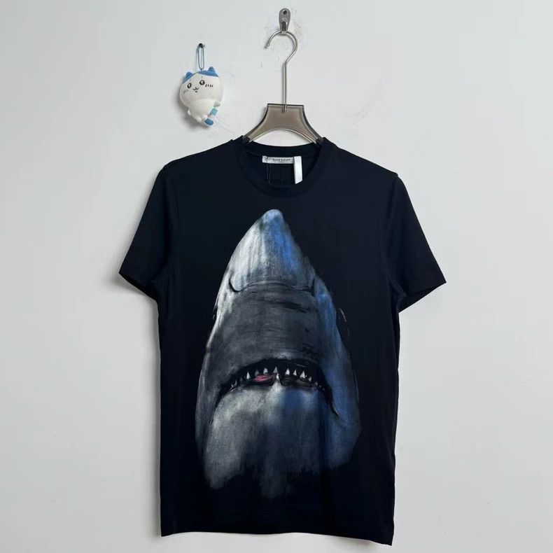Givenchy givenchy black shark short sleeve t-shirt-dmc Size US S / EU 44-46 / 1 - 1 Thumbnail