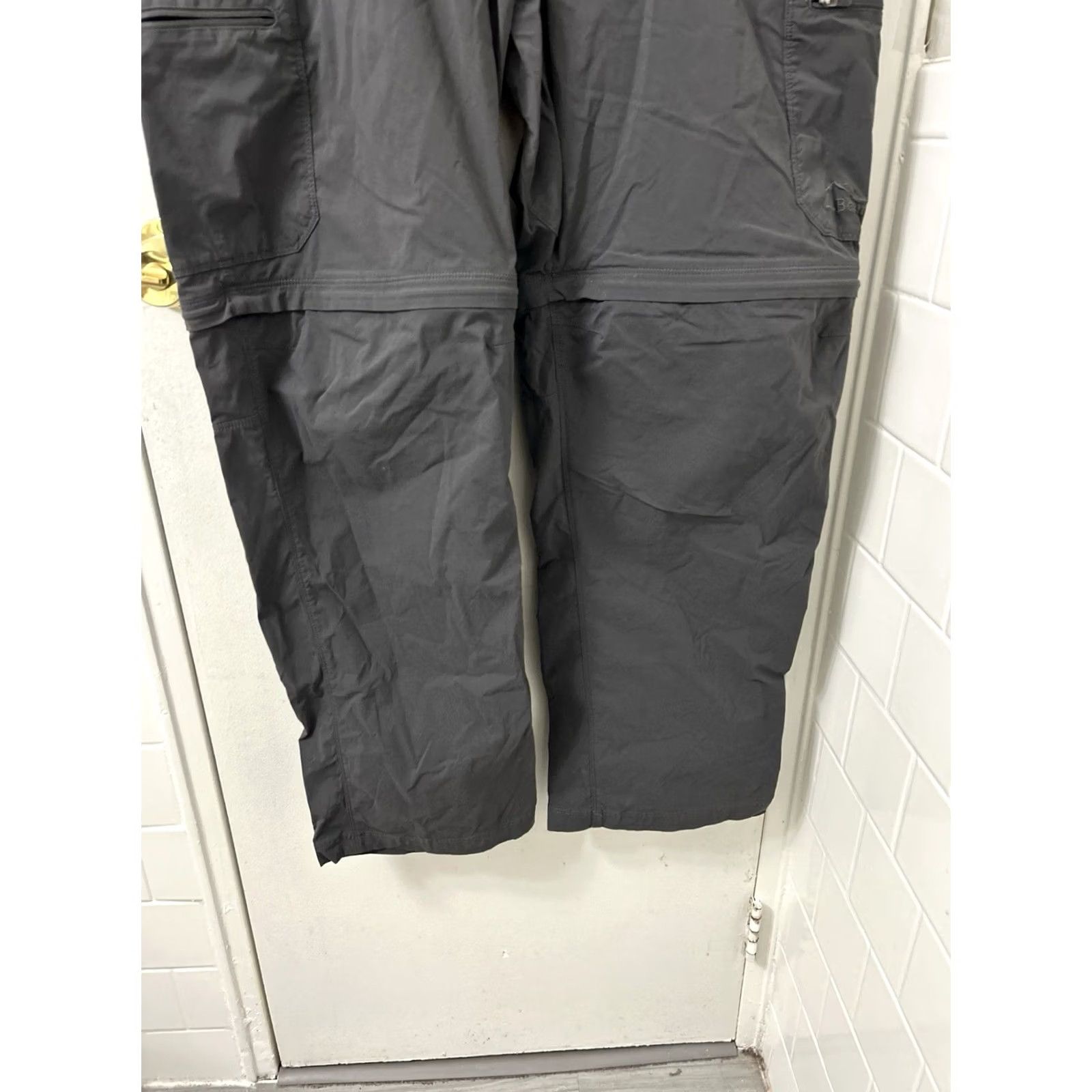Vintage LL Bean Vista Trekking Pants Mens 38x32 Gray Zipper Convertible Quick Dry Cargo Pockets Outdoor 【XS? not included】 Size US 38 / EU 54 - 3 Thumbnail