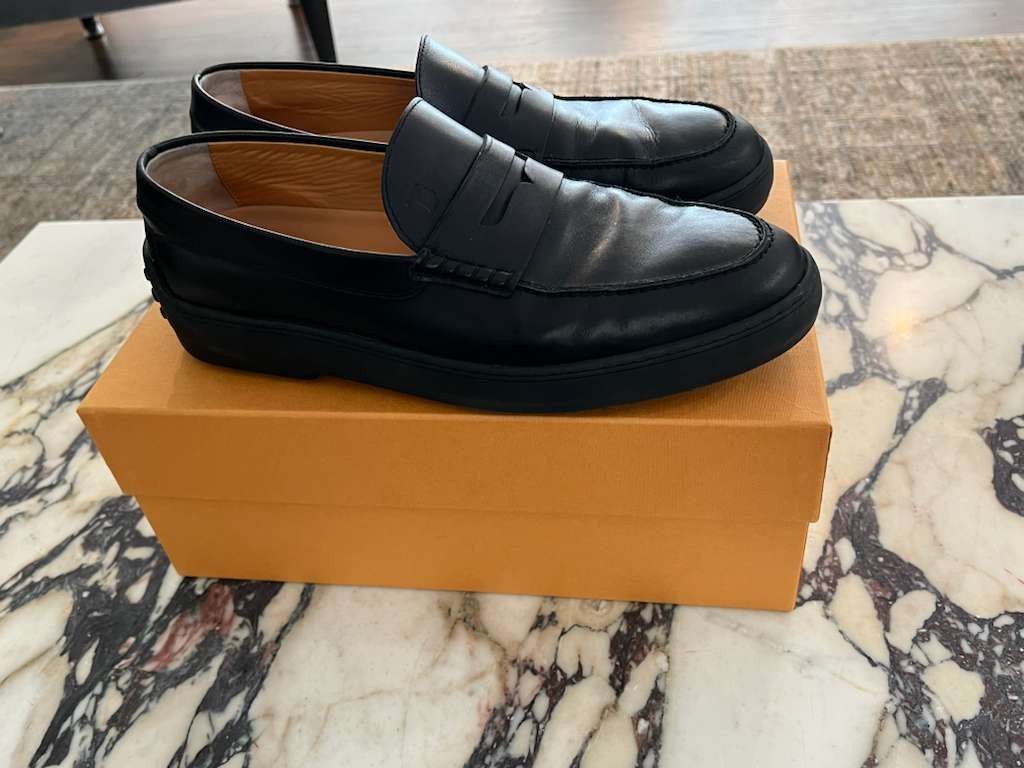 Tod's Tod's Gommino Loafers in Leather Size US 11.5 / EU 44-45 - 2 Thumbnail
