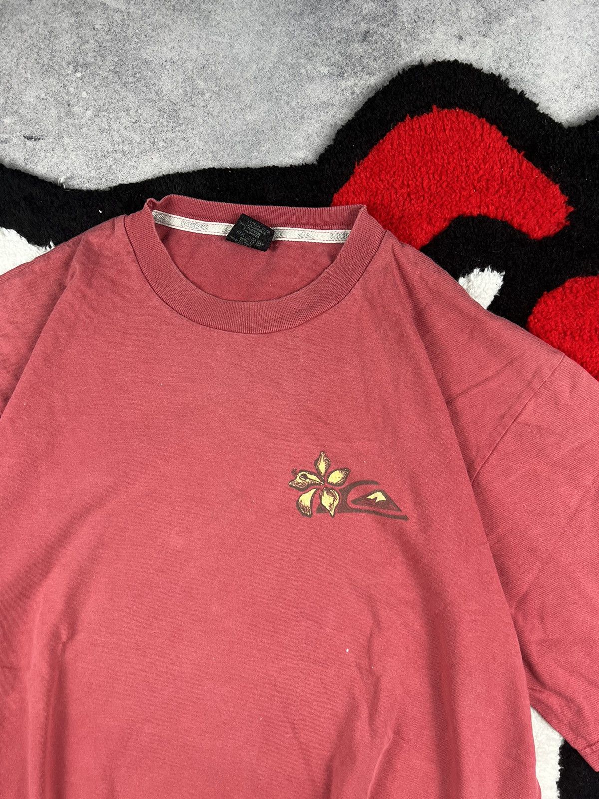 Quiksilver Vintage Quiksilver Surf Sun Faded 90s Flowers Y2K Tee Shirt Size US M / EU 48-50 / 2 - 8 Thumbnail