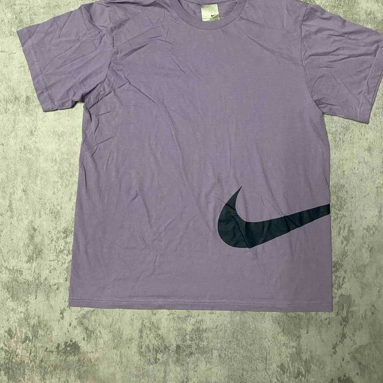 Nike Nike purple and black swoosh tee nike Size US L / EU 52-54 / 3 - 1 Thumbnail