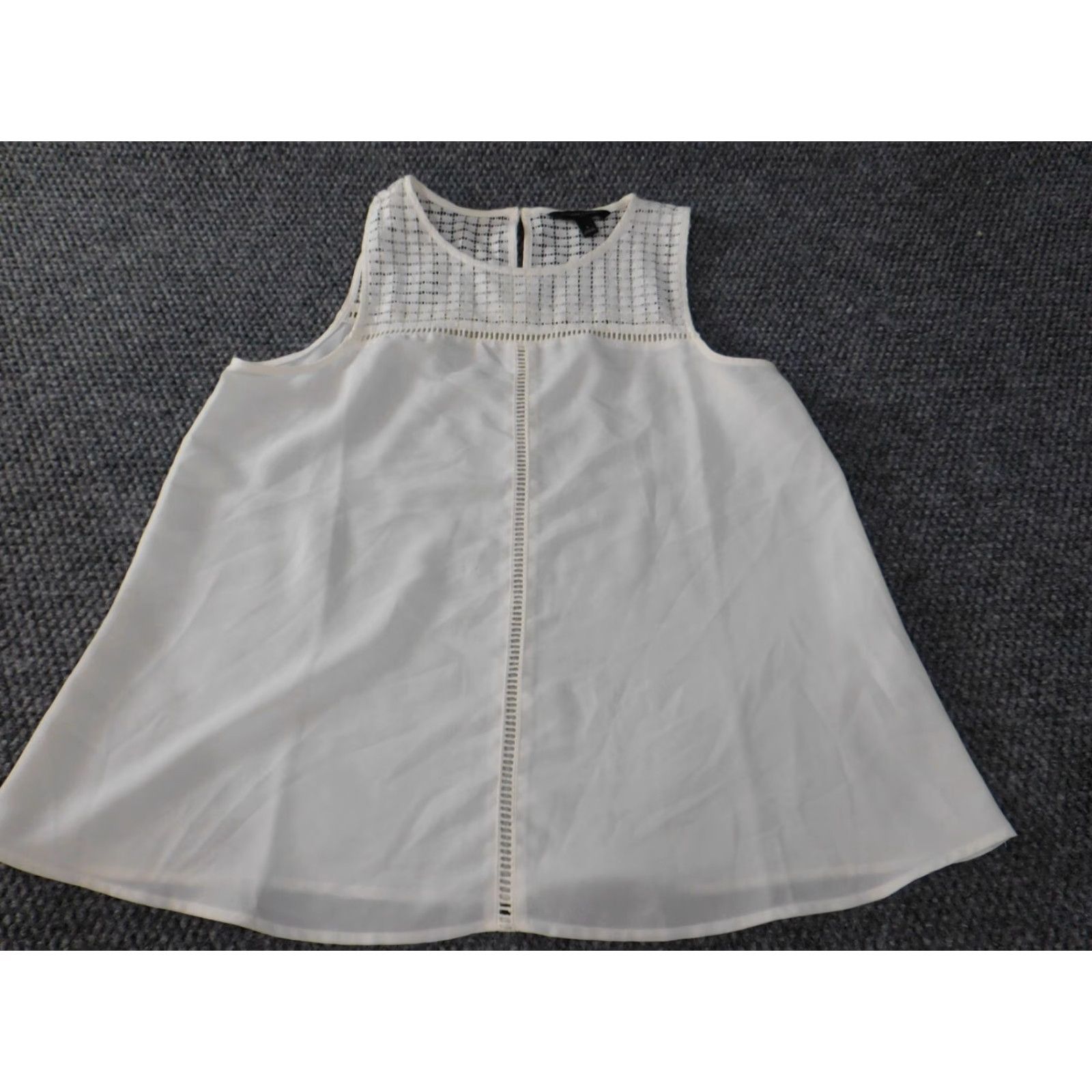 Banana Republic Banana Republic Blouse Shirt Womens Small White Lace Button Pullover Crew Neck Casual Cotton Size S / US 4 / IT 40 - 3 Thumbnail