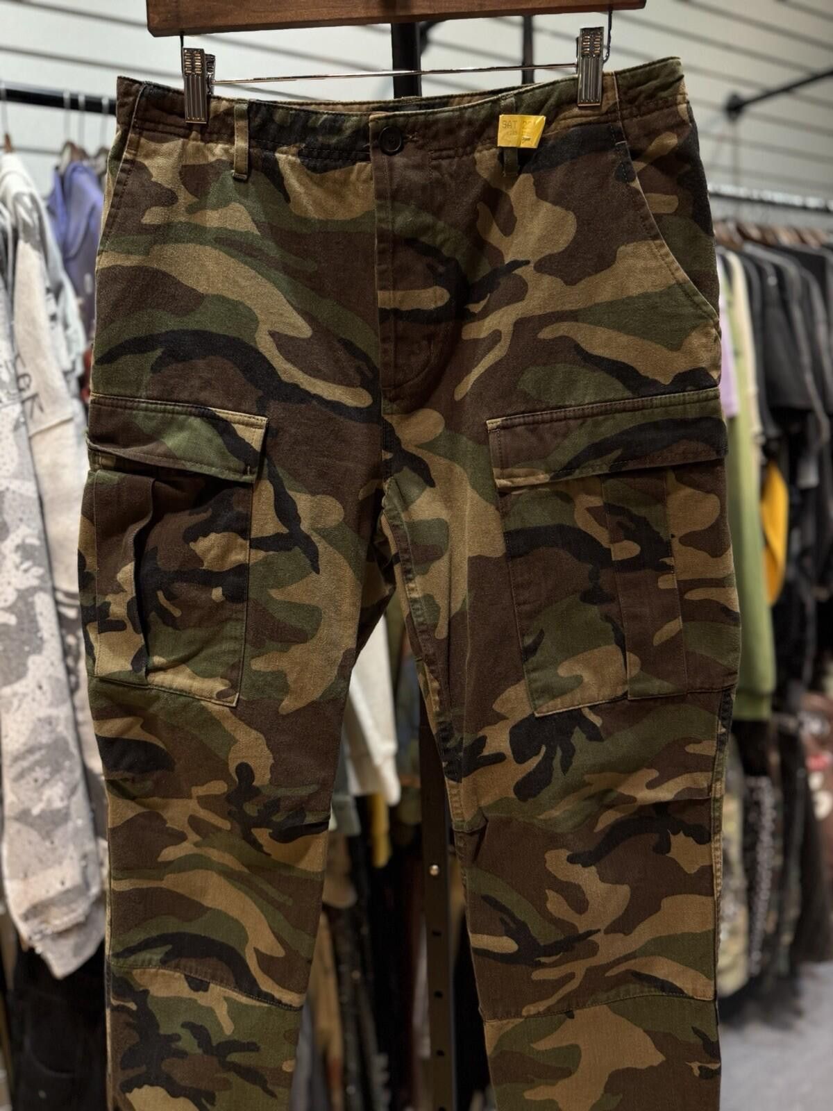 Balenciaga Balenciaga Cargo Pants Mens 48 Camo 100% Authentic Rare Size US 44 / EU 60 - 2 Thumbnail