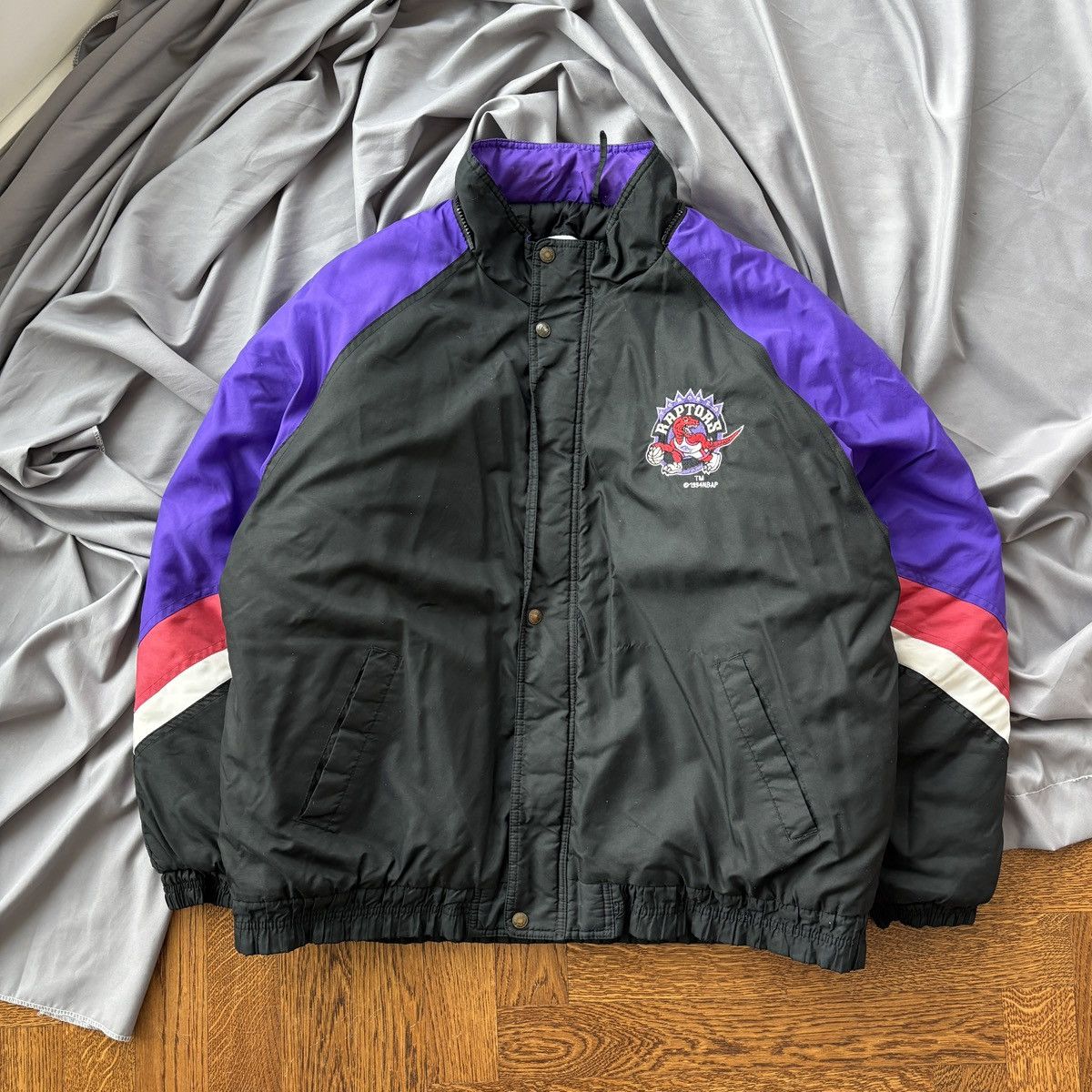 NBA 1994 Toronto Raptors Puffer Jacket Vintage NBA Raven Coat Size US XL / EU 56 / 4 - 3 Thumbnail