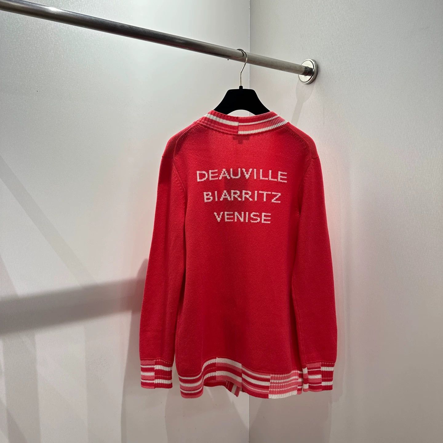 Chanel Chanel apr604 Cashmere Logo Knit Cardigan Size 34 Size XS / US 0-2 / IT 36-38 - 2 Thumbnail