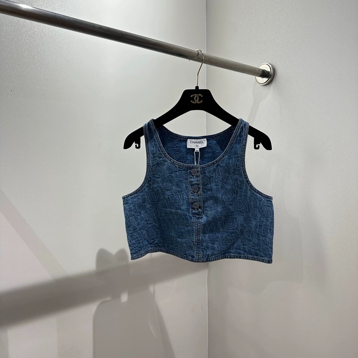 Chanel Chanel Camellia Printed Denim Vest 34 apr789 Size XS / US 0-2 / IT 36-38 - 1 Thumbnail