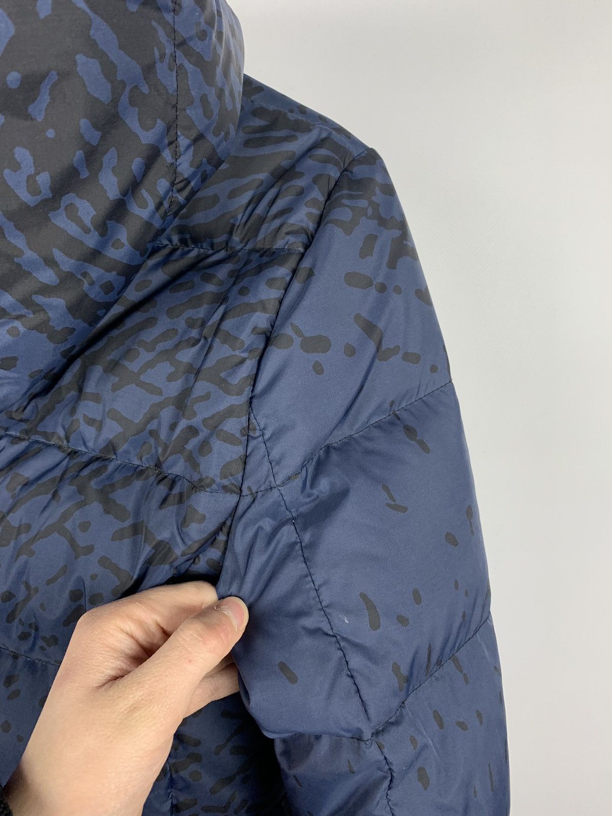 Iceberg Vintage Iceberg Puffer Down Jacket Hooded Abstract Pattern Size XS / US 0-2 / IT 36-38 - 8 Thumbnail