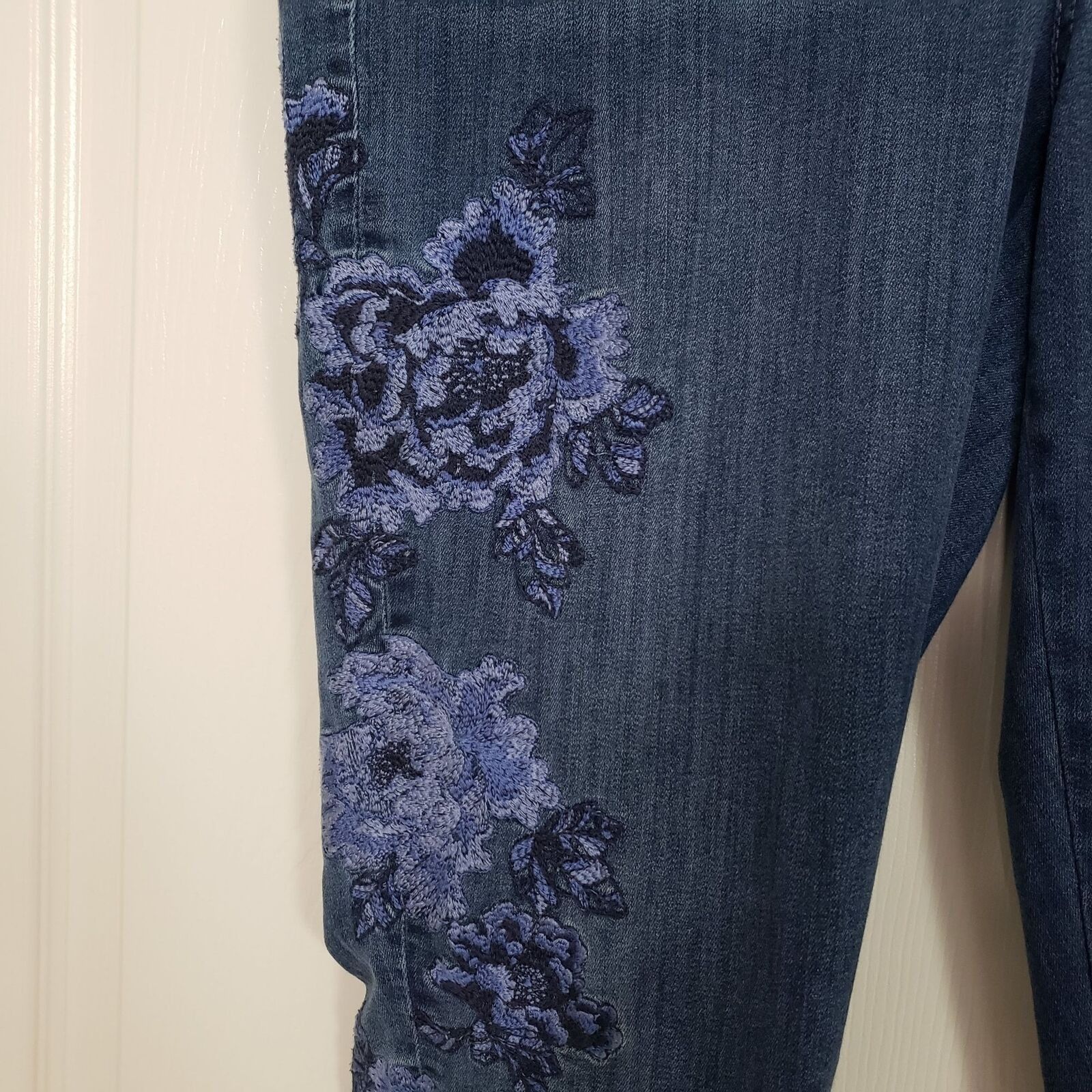 Designer Lane Bryant Embroidered Jeans Womens Plus Size 16 Floral Size 38" / US 16 / IT 52 - 3 Thumbnail