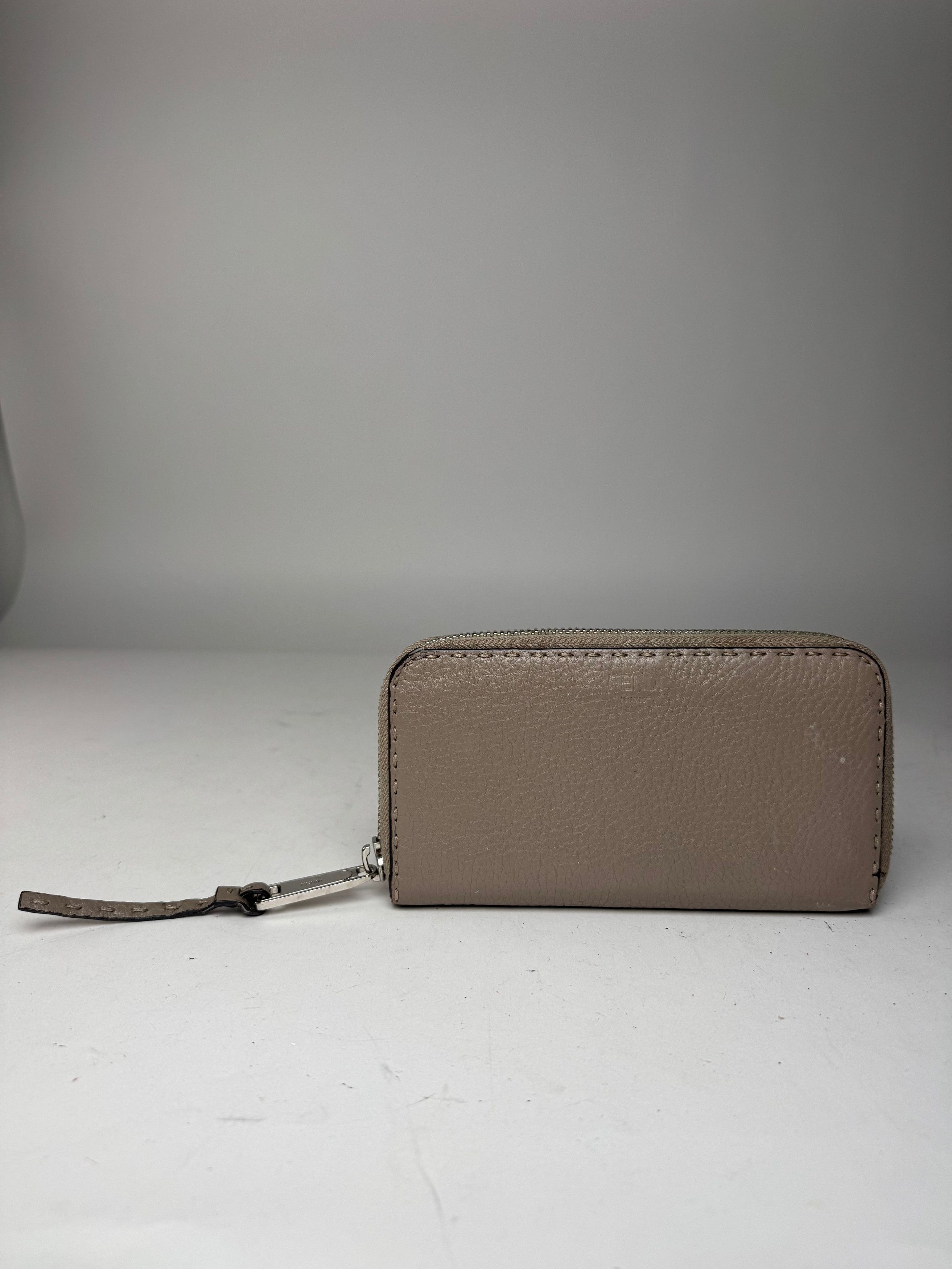 Fendi Vintage Roma Zippy Leather Wallet grey Size ONE SIZE - 1 Thumbnail