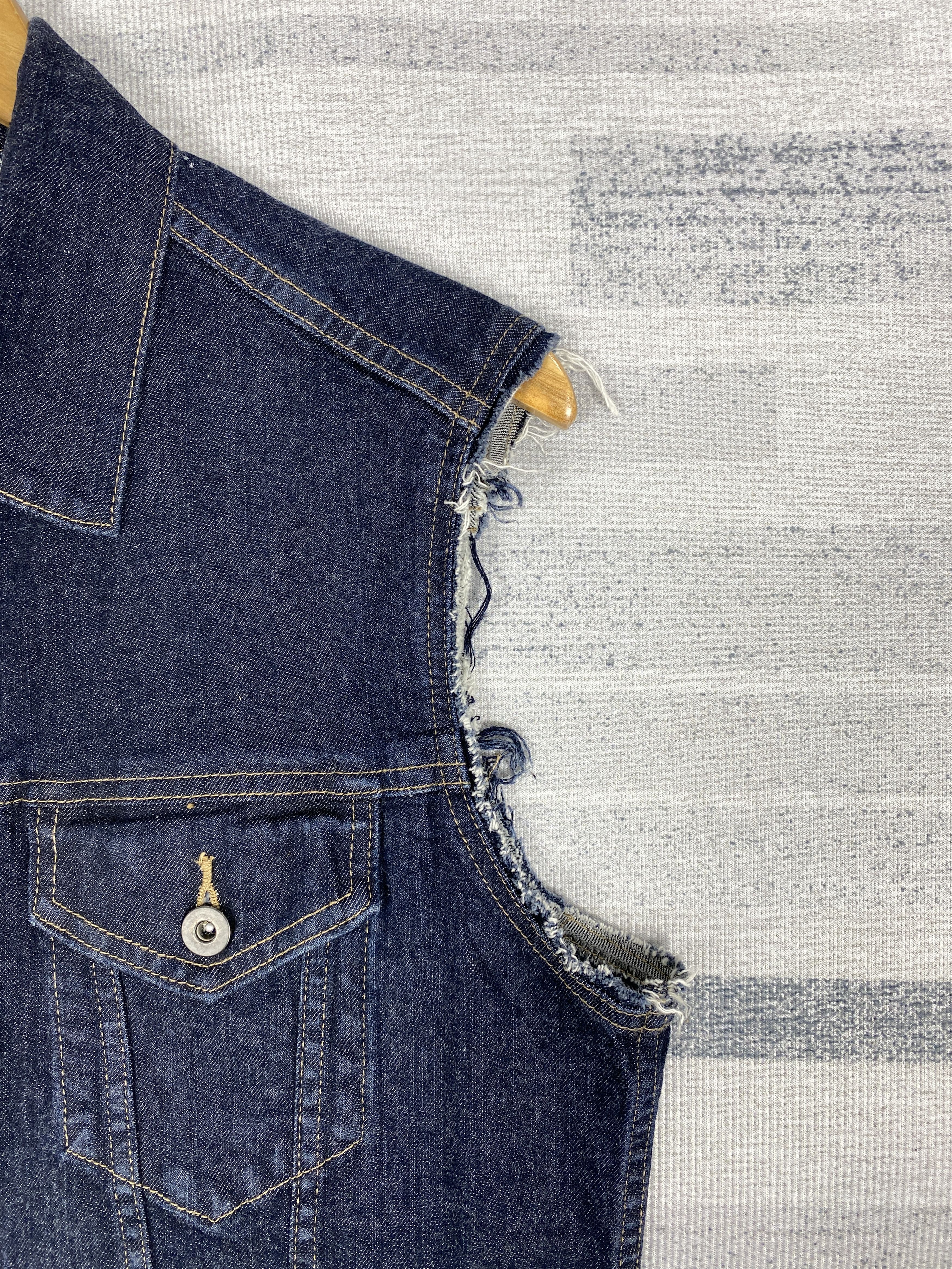 Uniqlo Vintage Uniqlo Distressed Denim Vests Size US S / EU 44-46 / 1 - 3 Thumbnail