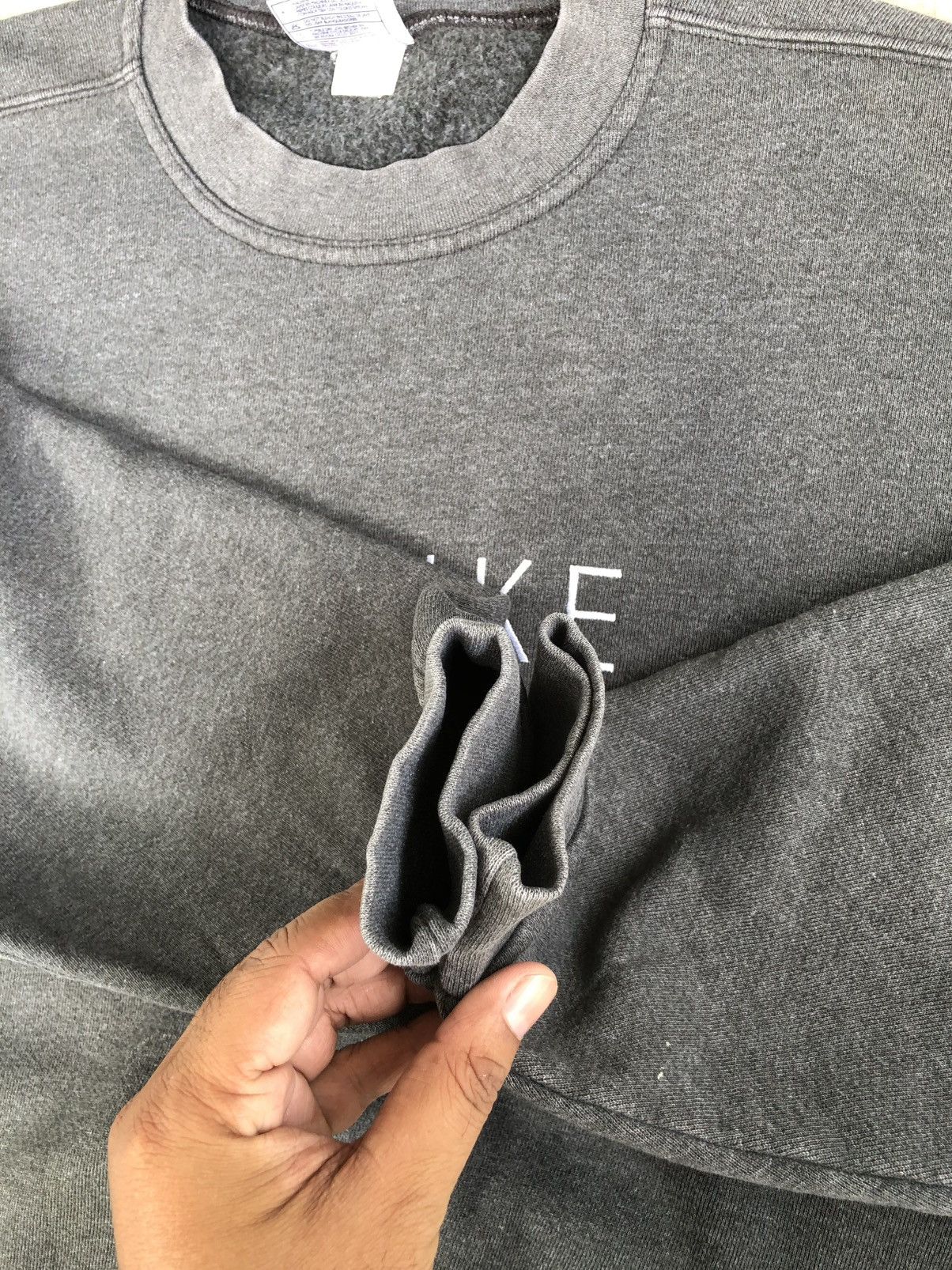 Nike Vintage Nike Embroidered Logo Sweatshirt Size US L / EU 52-54 / 3 - 15 Thumbnail