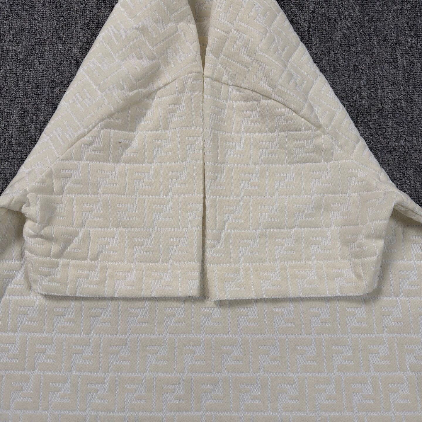 Fendi Fendi Beige Flocked Allover Print Short Sleeve M LN Size US M / EU 48-50 / 2 - 6 Thumbnail