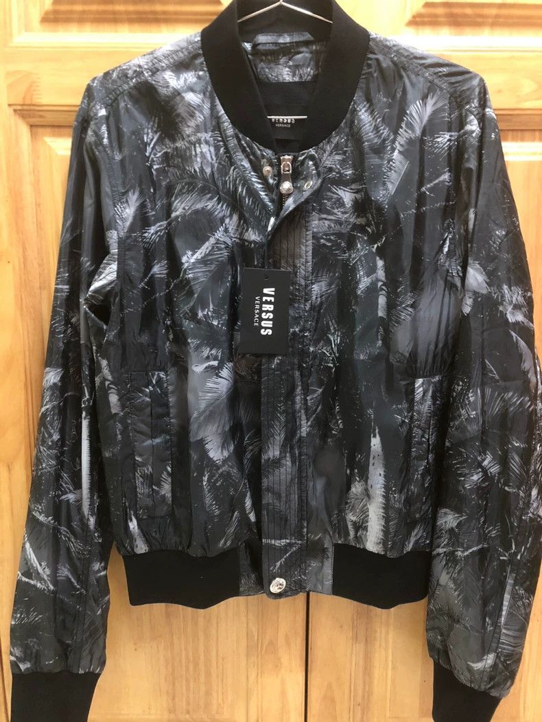 Versace Versace Amazon Rainforest Independent Design Jacket Silk S Size US L / EU 52-54 / 3 - 1 Thumbnail