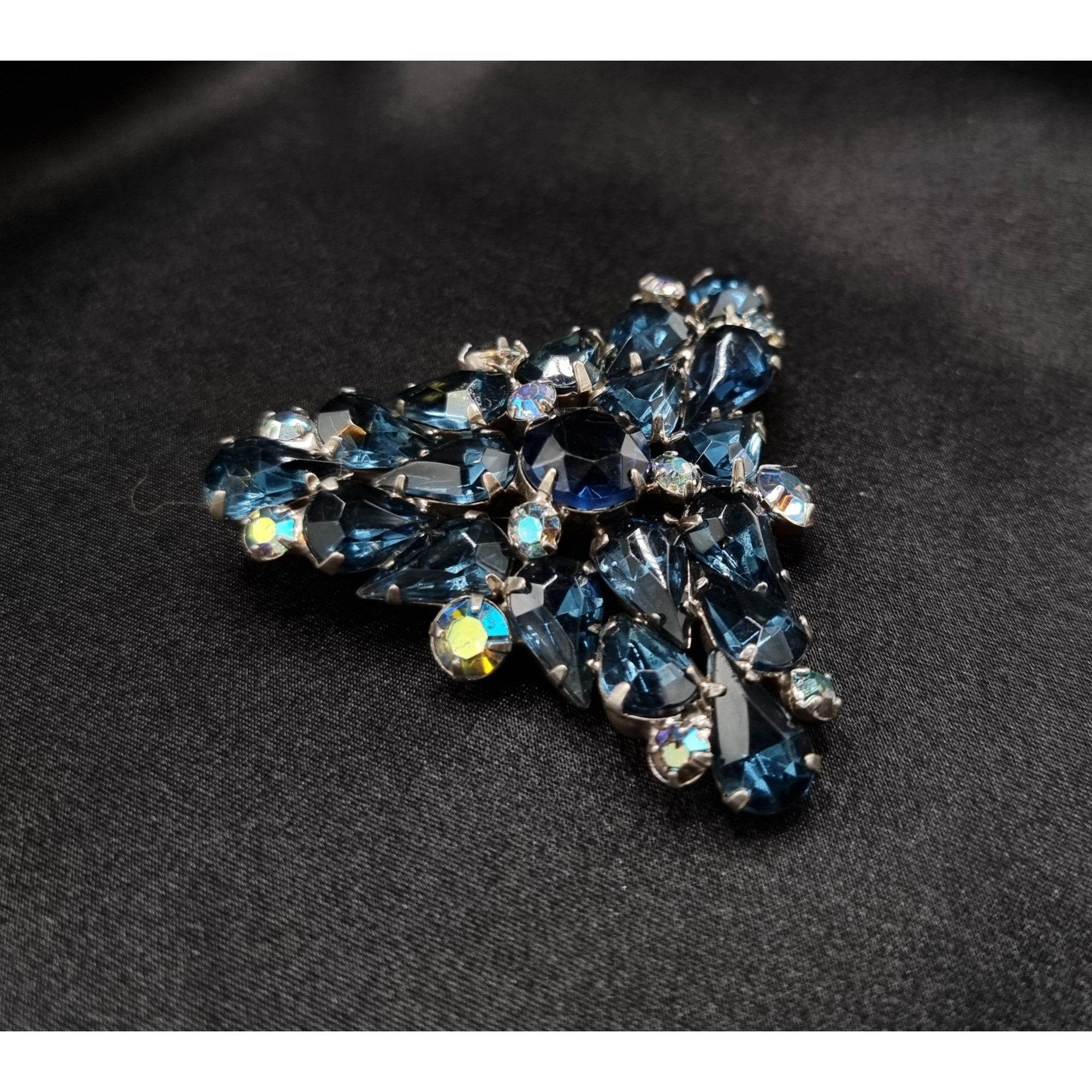 Vintage Rare Find Vintage 1950's Sapphire Blue Rhinestone Brooch Wit Size ONE SIZE - 1 Thumbnail