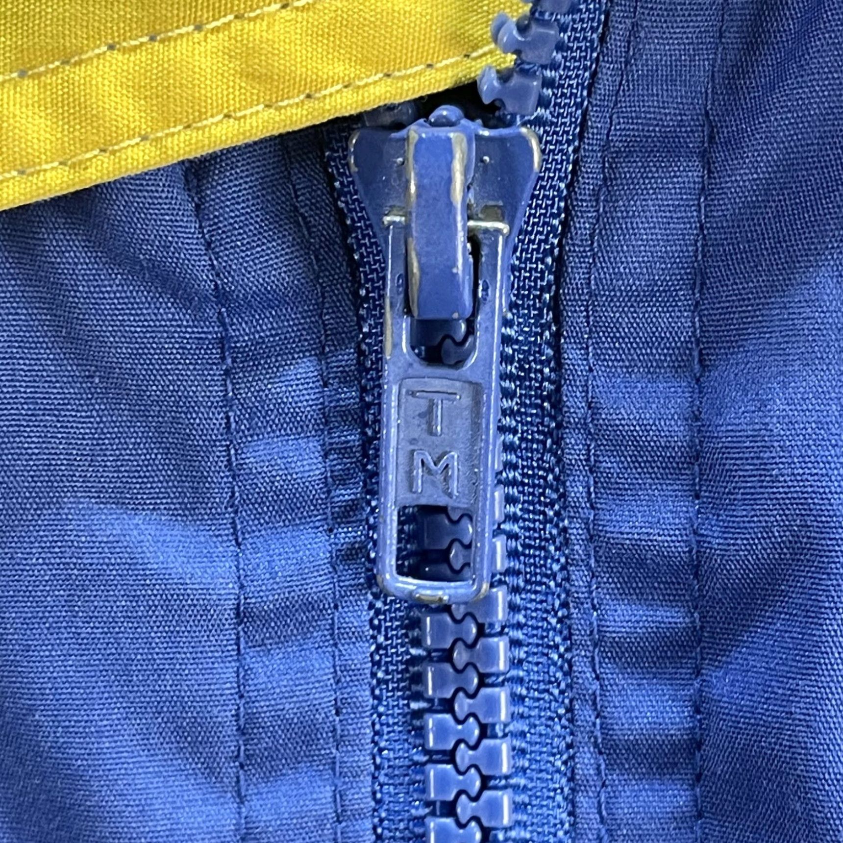 Vintage VINTAGE Virginia Lottery Jacket Mens XL Trademark Sportswear 90s Blue Windbreaker Zip Pockets Embroidered Logo Size US XL / EU 56 / 4 - 7 Thumbnail