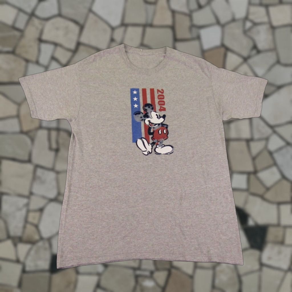 Disney VINTAGE Disney Shirt Men Large Gray Mickey Mouse USA Flag 2000s Tee Mens Large Gray Mickey Mouse USA Flag 2000s Shirt Size US L / EU 52-54 / 3 - 1 Thumbnail